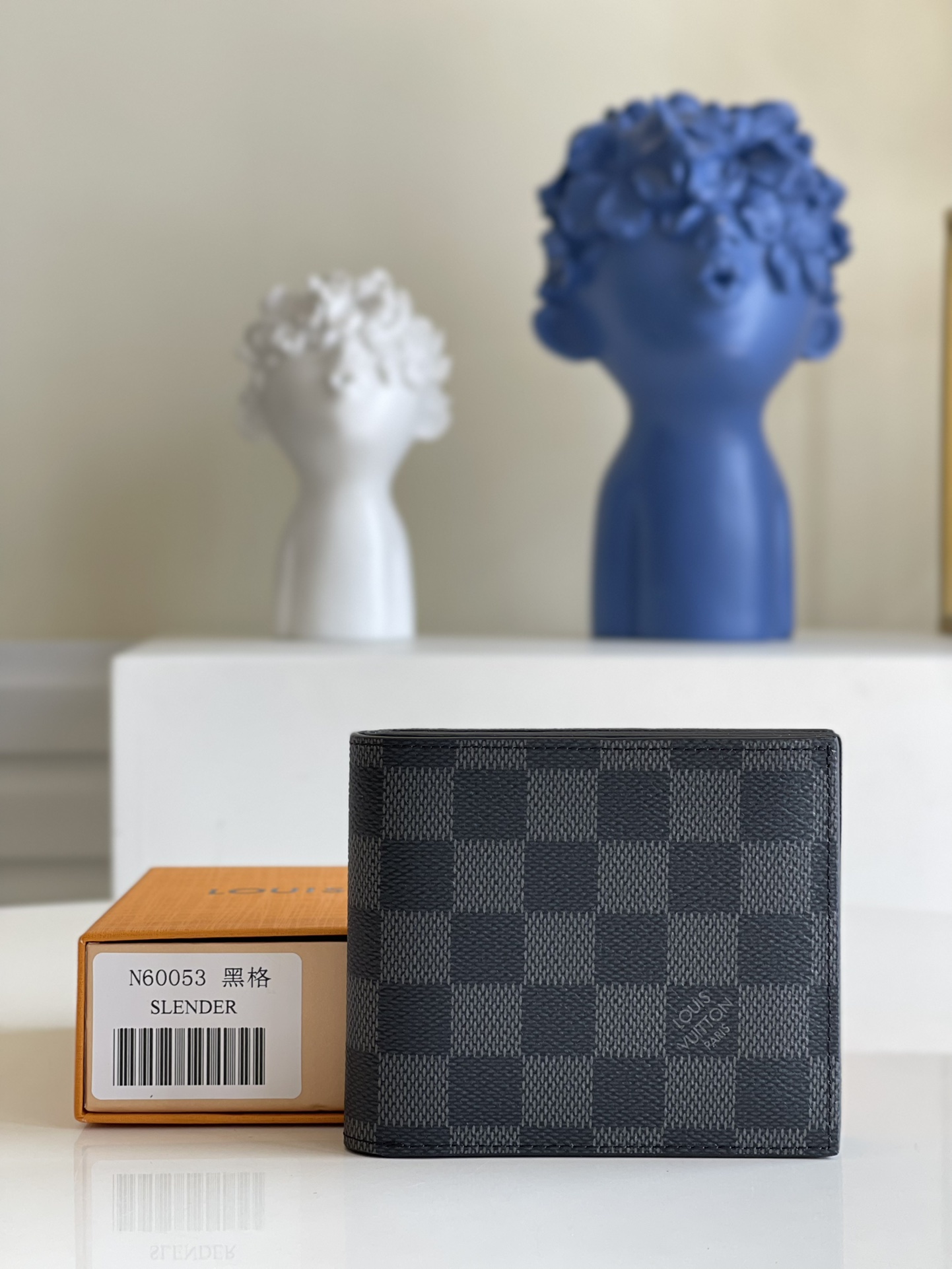 NO:397789,[Exclusive real shot of N60053 Black] This Amerigo wallet combines immortal classic style with extremely practical functional design. The design is simple and convenient, and it is still small and exquisite, and can easily be put into the back pocket of the jeans. 11.5 x 9.5 x 2 cm V., LV [original leather], louis vuitton, jeans19860909【独家实拍N60053黑格】此款Amerigo钱夹将不朽的经典风格与极其实用的功能设计集于一体.设计简洁而又不失便捷,同时依旧小巧玲珑,可轻松收入牛仔裤后兜中.11.5 x 9.5 x 2 厘米 V.,LV【原厂皮】,louis vuitton,jeans,Bag