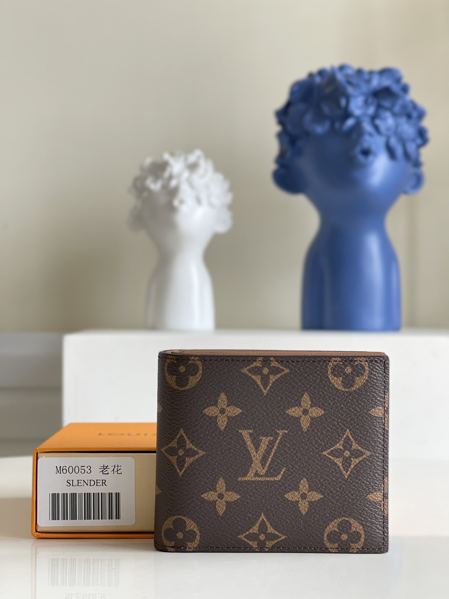 NO:397798,[Exclusive real photo of N60053 presbyterian] This Amerigo wallet combines immortal classic style with extremely practical functional design. The design is simple and convenient, and it is still small and exquisite, and can easily be put into the back pocket of the jeans. 11.5 x 9.5 x 2 cm V., LV [original leather], louis vuitton, jeans19860909【独家实拍N60053老花】此款Amerigo钱夹将不朽的经典风格与极其实用的功能设计集于一体.设计简洁而又不失便捷,同时依旧小巧玲珑,可轻松收入牛仔裤后兜中.11.5 x 9.5 x 2 厘米 V.,LV【原厂皮】,louis vuitton,jeans,Bag