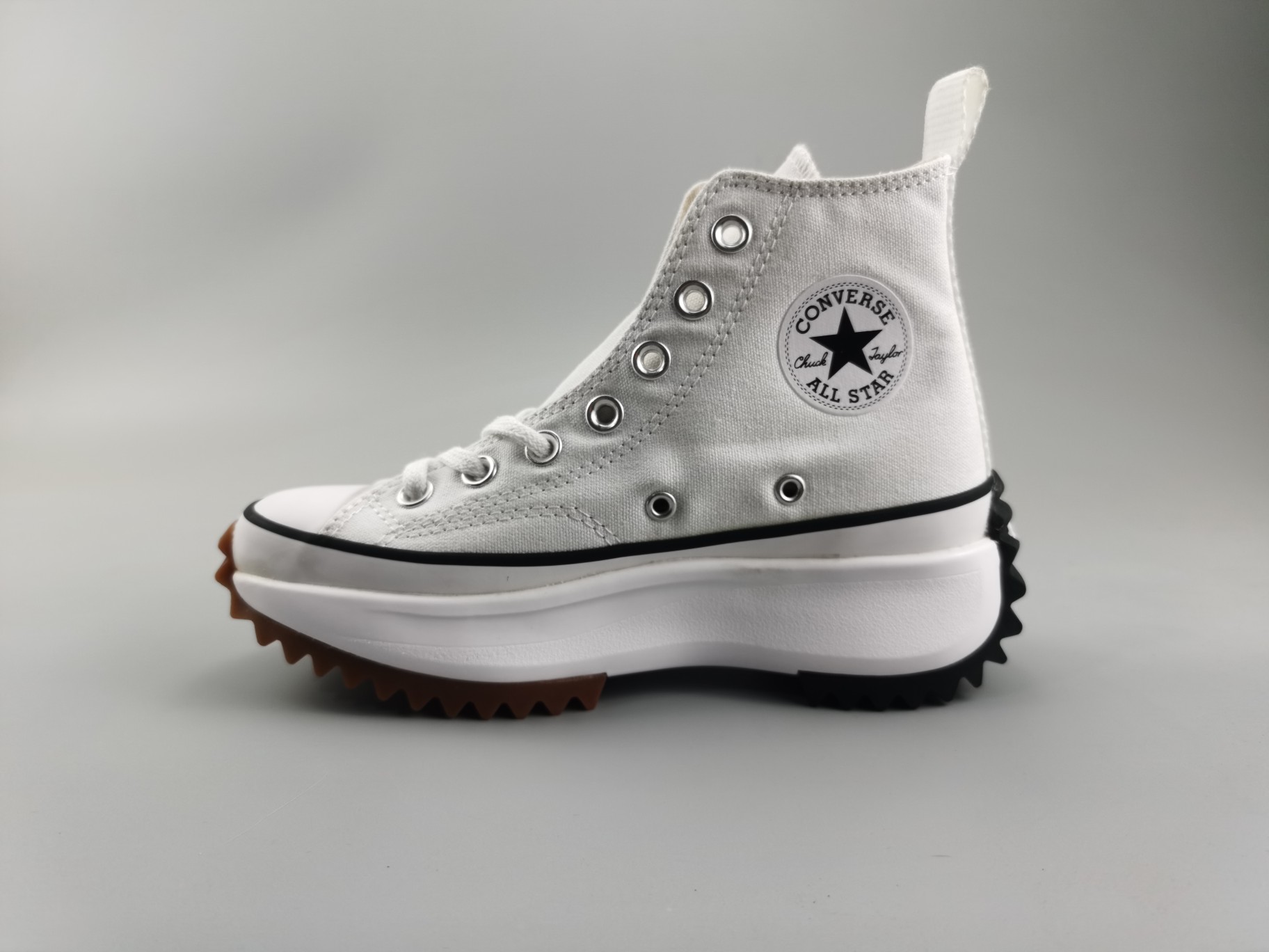 小红书爆款推荐 #肖战同款匡威厚底真硫化增高鞋 Converse Run Star Hike 1970s 肖战张雨绮同款情人节限定松糕锯齿底厚底增高帆布鞋 采用松糕锯齿5厘米增高底 鞋面搭配今年最流行爱❤️ 让你秒变长腿女神/小仙女