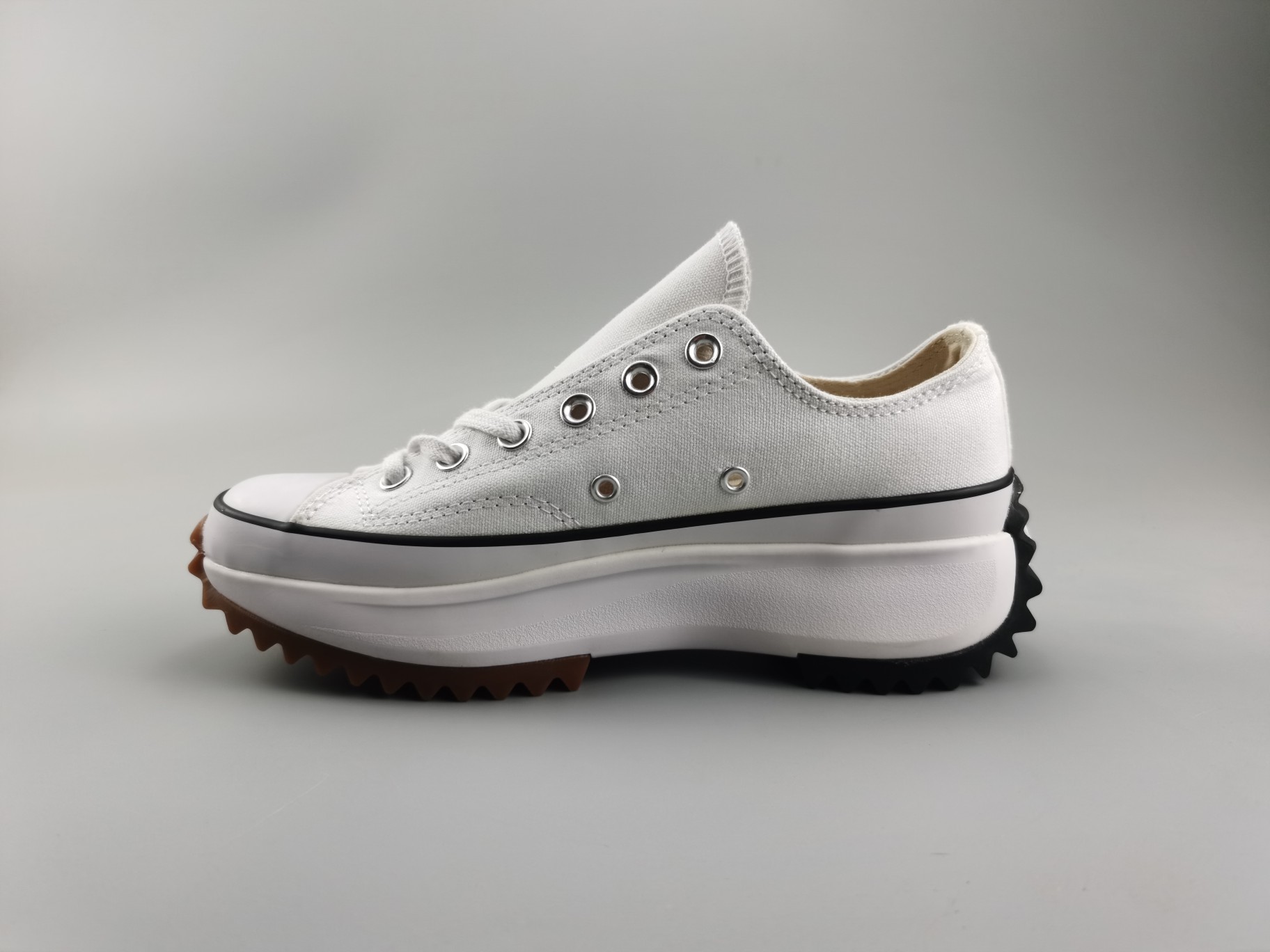 小红书爆款推荐 #肖战同款匡威厚底真硫化增高鞋 Converse Run Star Hike 1970s 肖战张雨绮同款情人节限定松糕锯齿底厚底增高帆布鞋 采用松糕锯齿5厘米增高底 鞋面搭配今年最流行爱❤️ 让你秒变长腿女神/小仙女