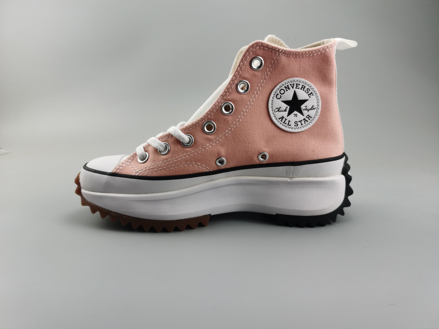 小红书爆款推荐 #肖战同款匡威厚底真硫化增高鞋 Converse Run Star Hike 1970s 肖战张雨绮同款情人节限定松糕锯齿底厚底增高帆布鞋 采用松糕锯齿5厘米增高底 鞋面搭配今年最流行爱❤️ 让你秒变长腿女神/小仙女