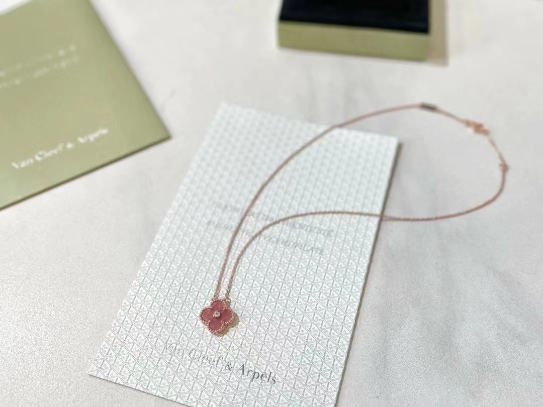 Van Cleef & Arpels VCA 2021圣诞限量版 蔷薇石项链