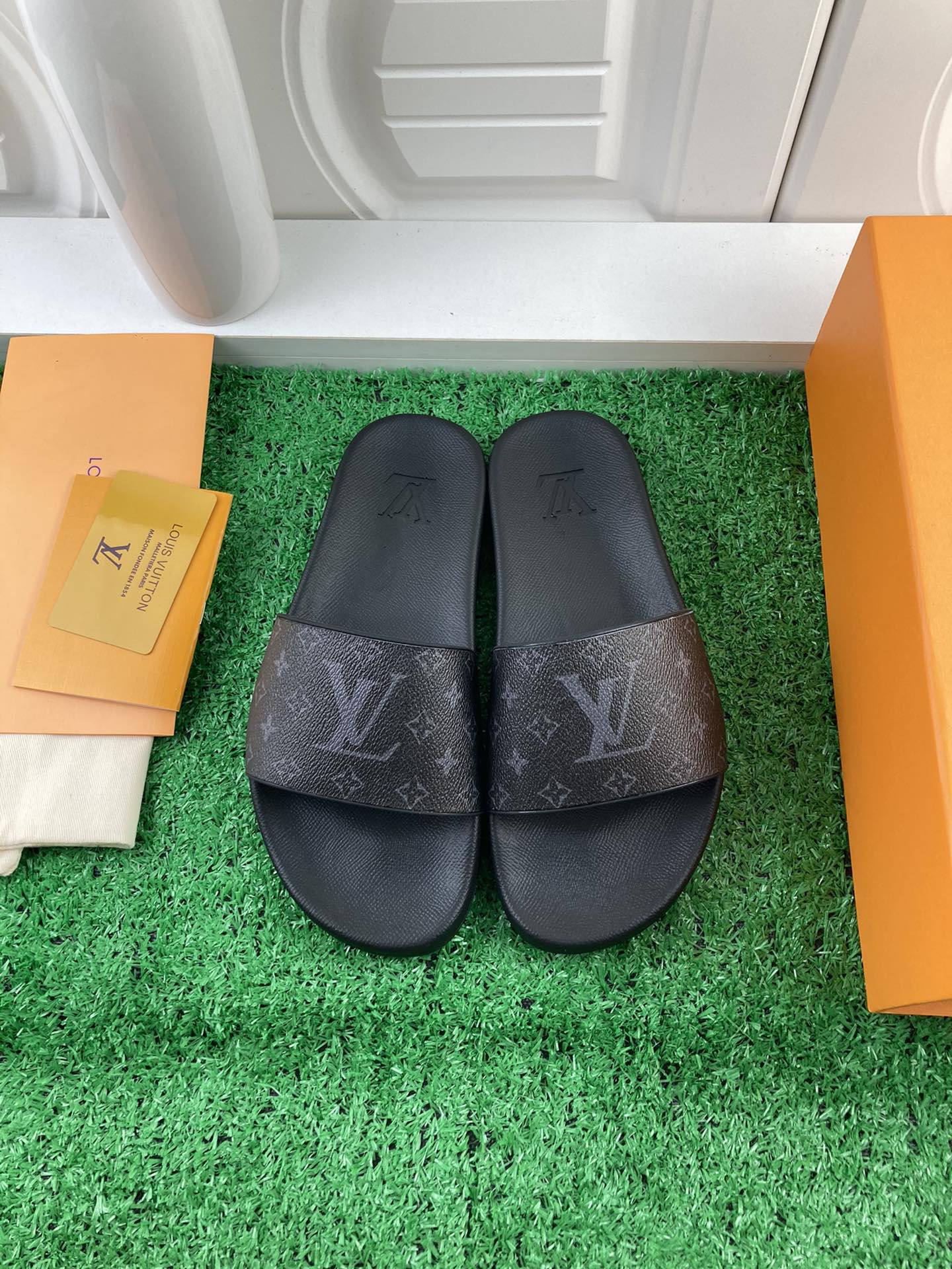 NO:244218,【Spot】LouⅰsⅤuⅰtton couple style, private model, beautiful upper Size: 35-45, slippers, slippers19860909【现货】LouⅰsⅤuⅰtton情侣款,私家模,美观鞋面 Size:35-45,拖鞋,slippers,Women's Shoes