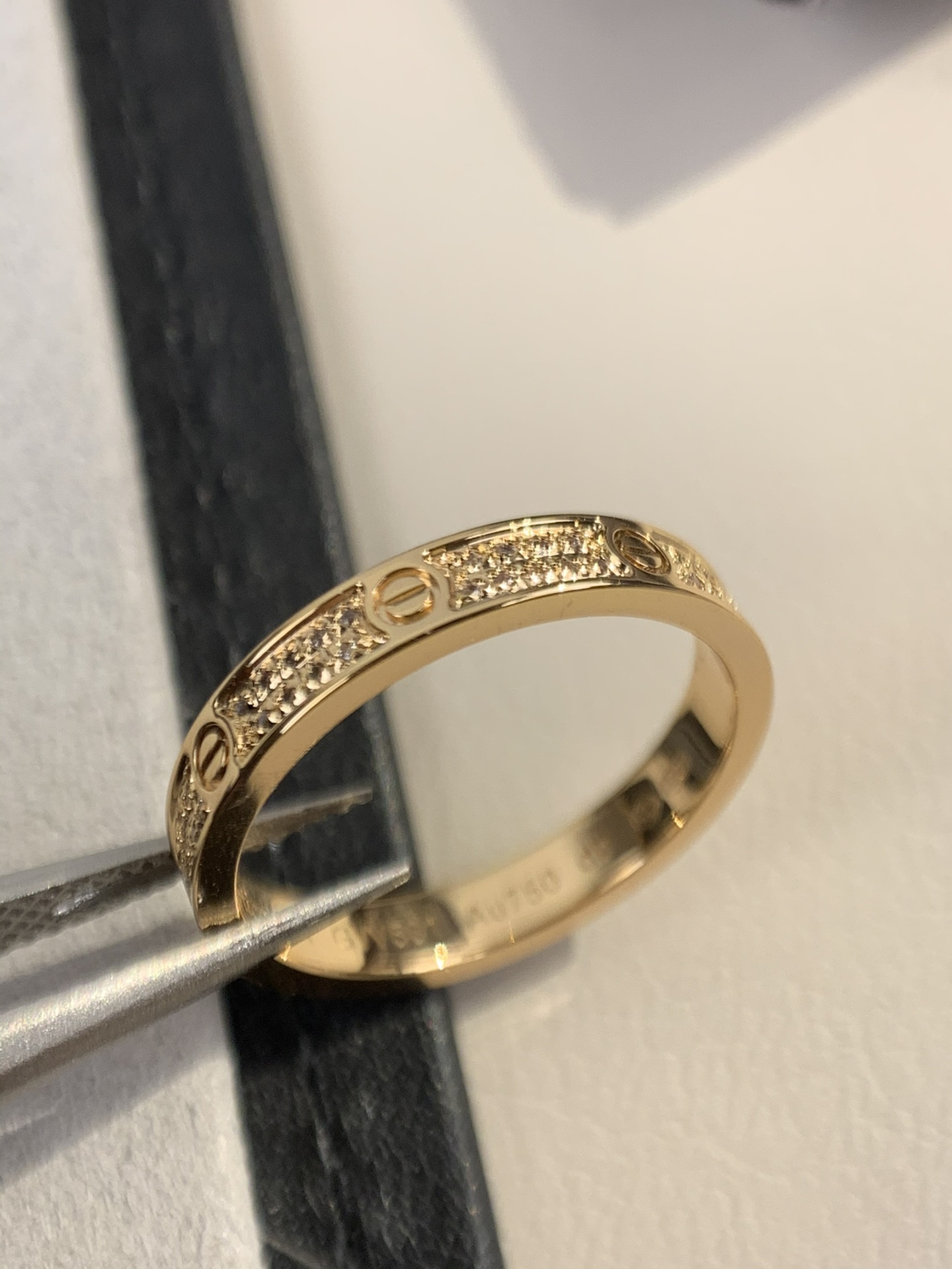 
奢品推荐 超窄love满天星对戒💍（尺寸5678美号）
✨现在的情侣十有八九都会选择love戒指，搭配