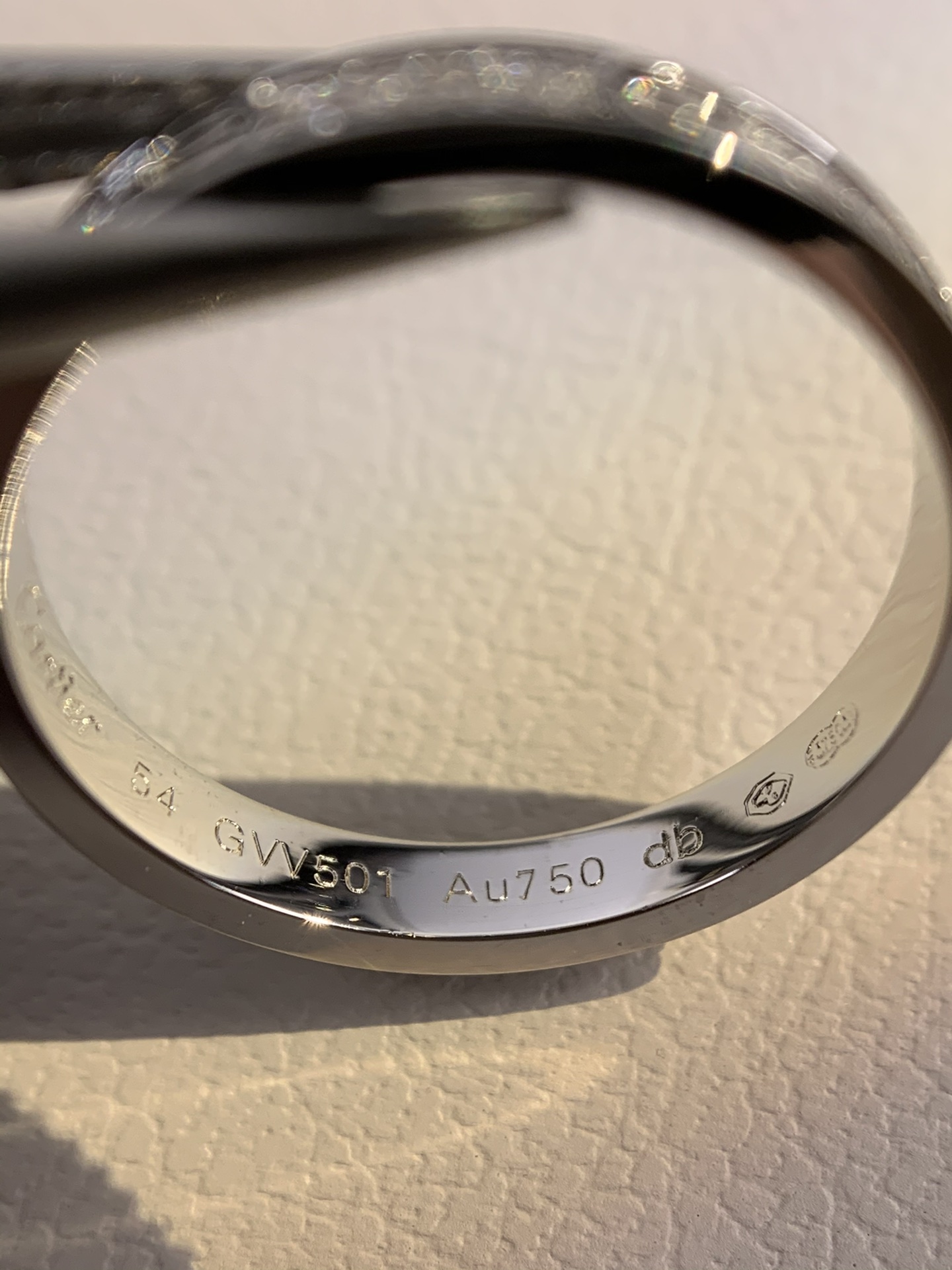 
奢品推荐 超窄love满天星对戒💍（尺寸5678美号）
✨现在的情侣十有八九都会选择love戒指，搭配