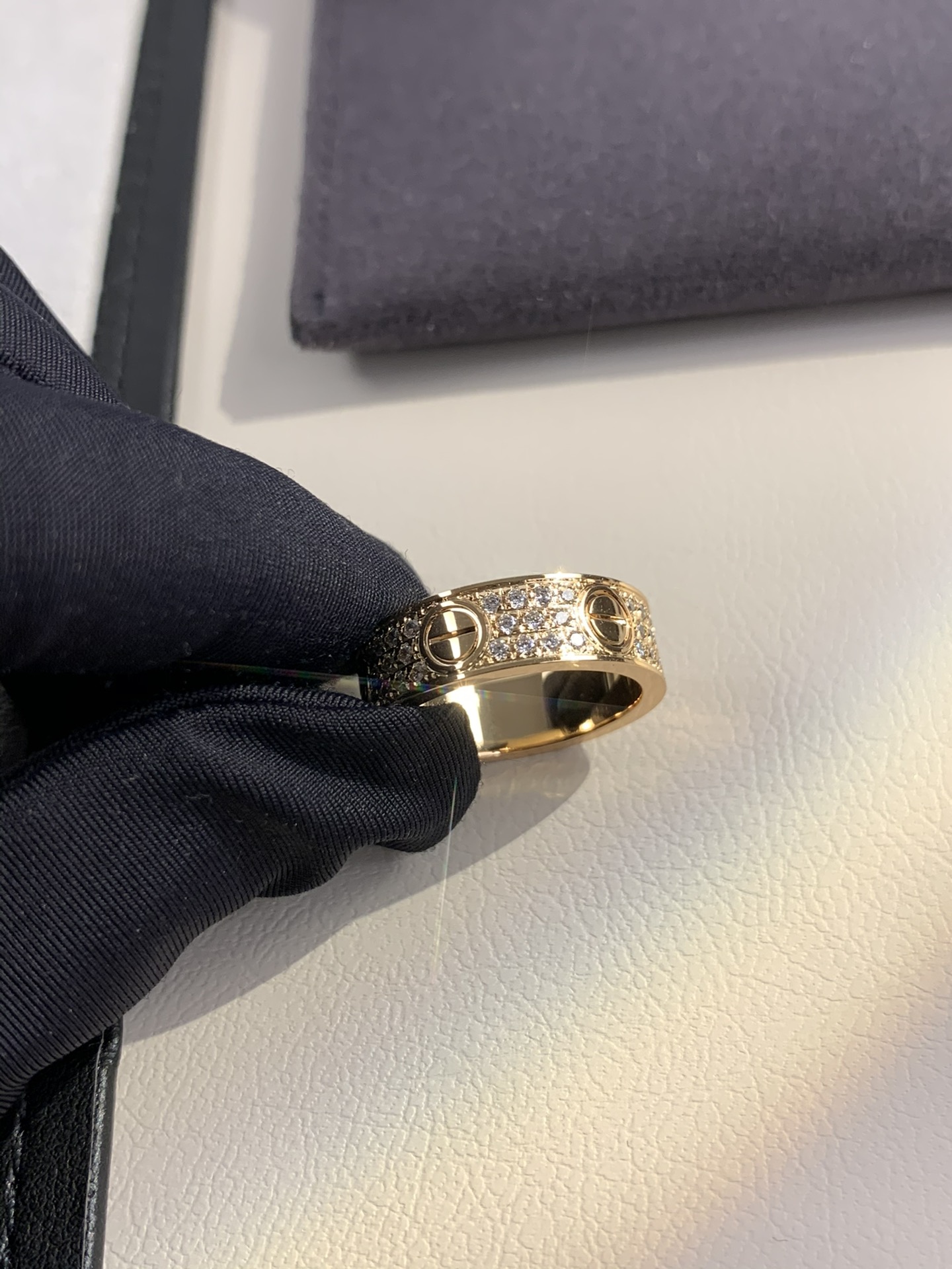 
奢品推荐 love 宽版满天星对戒💍（尺寸56789美号）
✨现在的情侣十有八九都会选择love戒指，