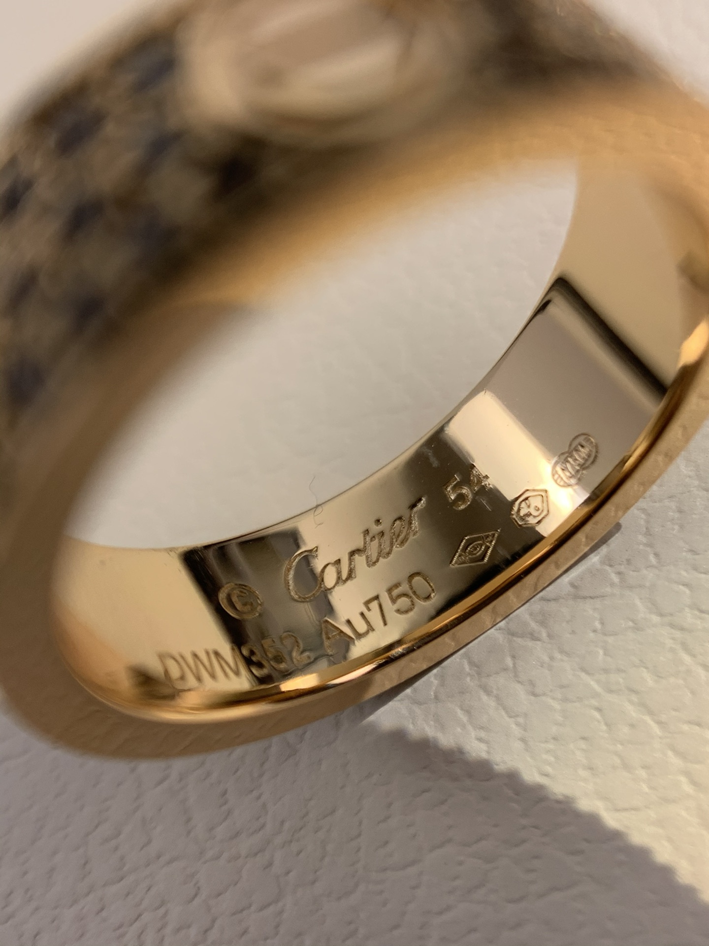 
奢品推荐 love 宽版满天星对戒💍（尺寸56789美号）
✨现在的情侣十有八九都会选择love戒指，
