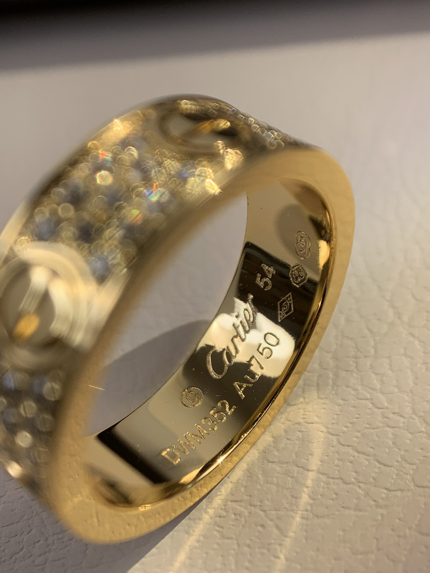 
奢品推荐 love 宽版满天星对戒💍（尺寸56789美号）
✨现在的情侣十有八九都会选择love戒指，