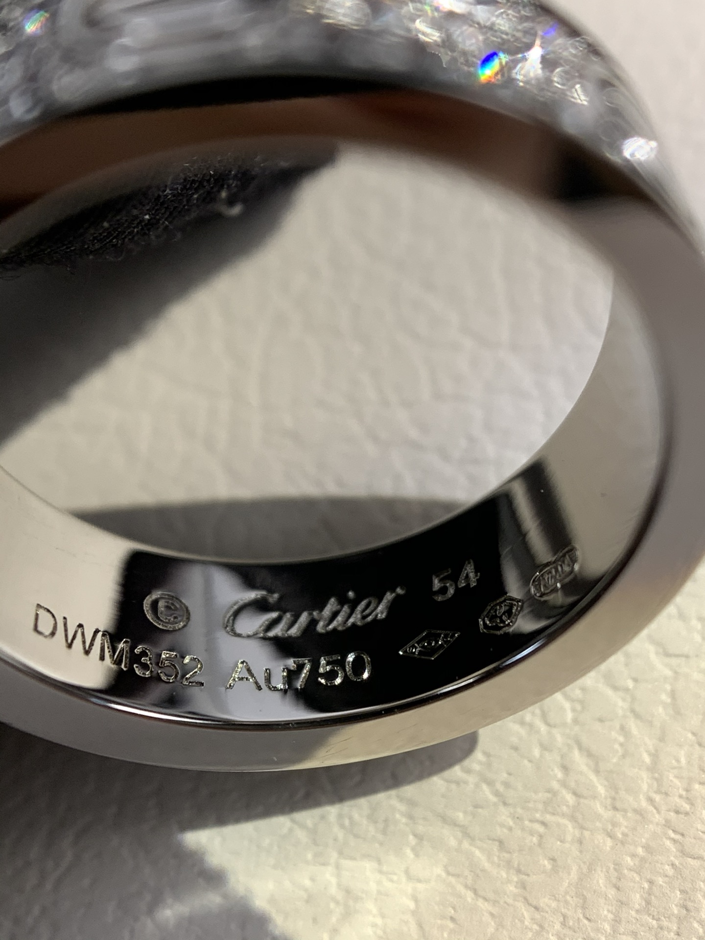 
奢品推荐 love 宽版满天星对戒💍（尺寸56789美号）
✨现在的情侣十有八九都会选择love戒指，