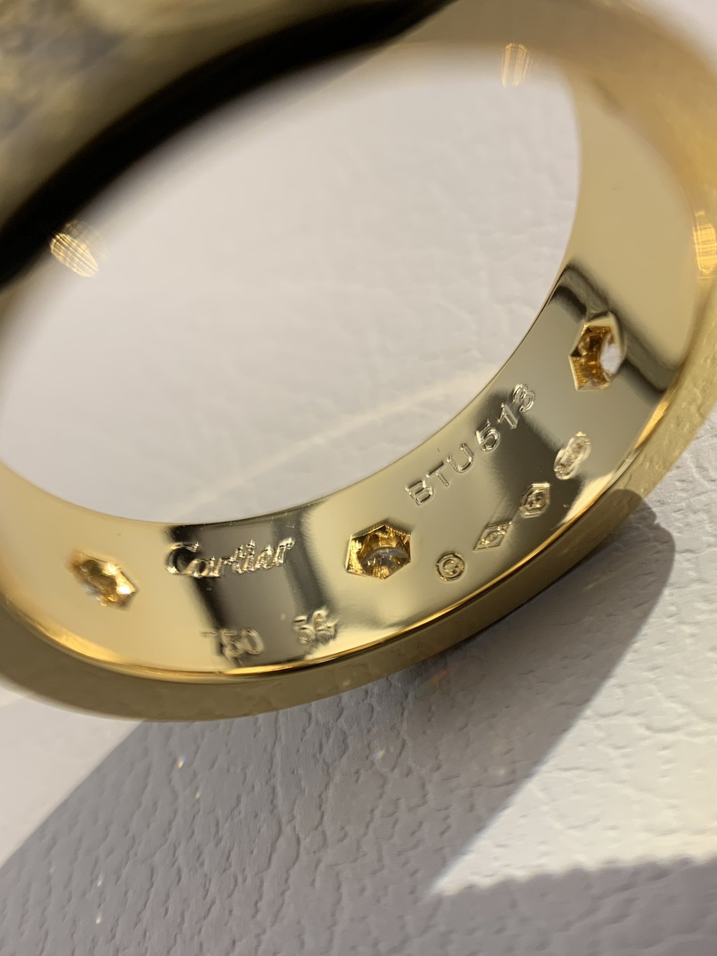 
奢品推荐 love 宽版六钻满天星对戒💍（尺寸56789美号）
✨现在的情侣十有八九都会选择love戒