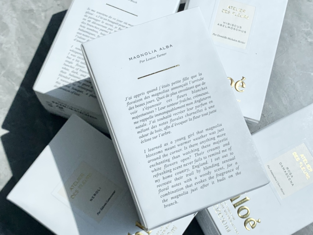 60💰原单品质
仙女香 chloe 蔻依🉑️新款仙境花园香水始于颜值，终于香调 浓香型，很持久
洗完澡手腕还继续散发淡淡的花香非常的🉑️
瓶身简约风,坠手的重感盖子是磨砂的,非常有质感
❤️atelier des fleurs 仙境香水一共5个味道基本上都是以花香为主
玫瑰: Rosa damascena 
木槿花: Hibiscus abelmoschus 
雪松: Cedrus 
橙花: Neroli 
木兰花: Magnolia Alba