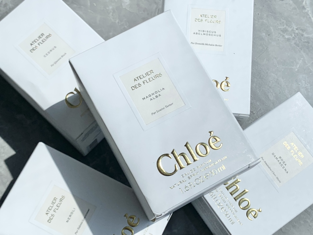 60💰原单品质
仙女香 chloe 蔻依🉑️新款仙境花园香水始于颜值，终于香调 浓香型，很持久
洗完澡手腕还继续散发淡淡的花香非常的🉑️
瓶身简约风,坠手的重感盖子是磨砂的,非常有质感
❤️atelier des fleurs 仙境香水一共5个味道基本上都是以花香为主
玫瑰: Rosa damascena 
木槿花: Hibiscus abelmoschus 
雪松: Cedrus 
橙花: Neroli 
木兰花: Magnolia Alba