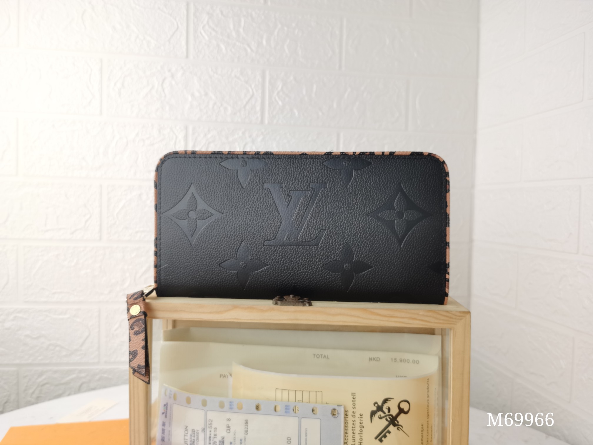 Louis Vuitton Zippy Lockme 財布 - 柔らかいカウレザー製のスタイリッシュなデザイン