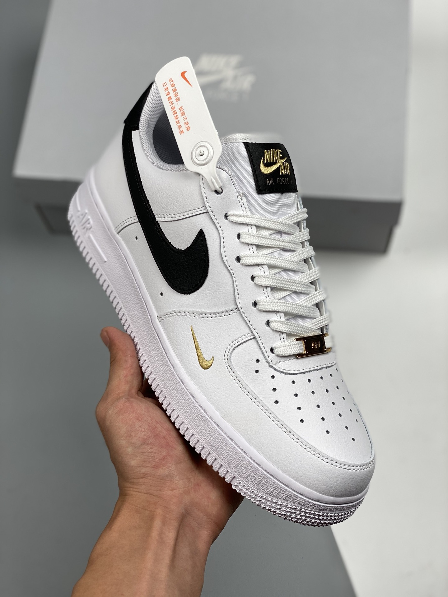 Nike Air Force 1 Low negro/blanco con swoosh dorado, zapatillas casuales de caña baja Air Force 1, cuero de fábrica ori…