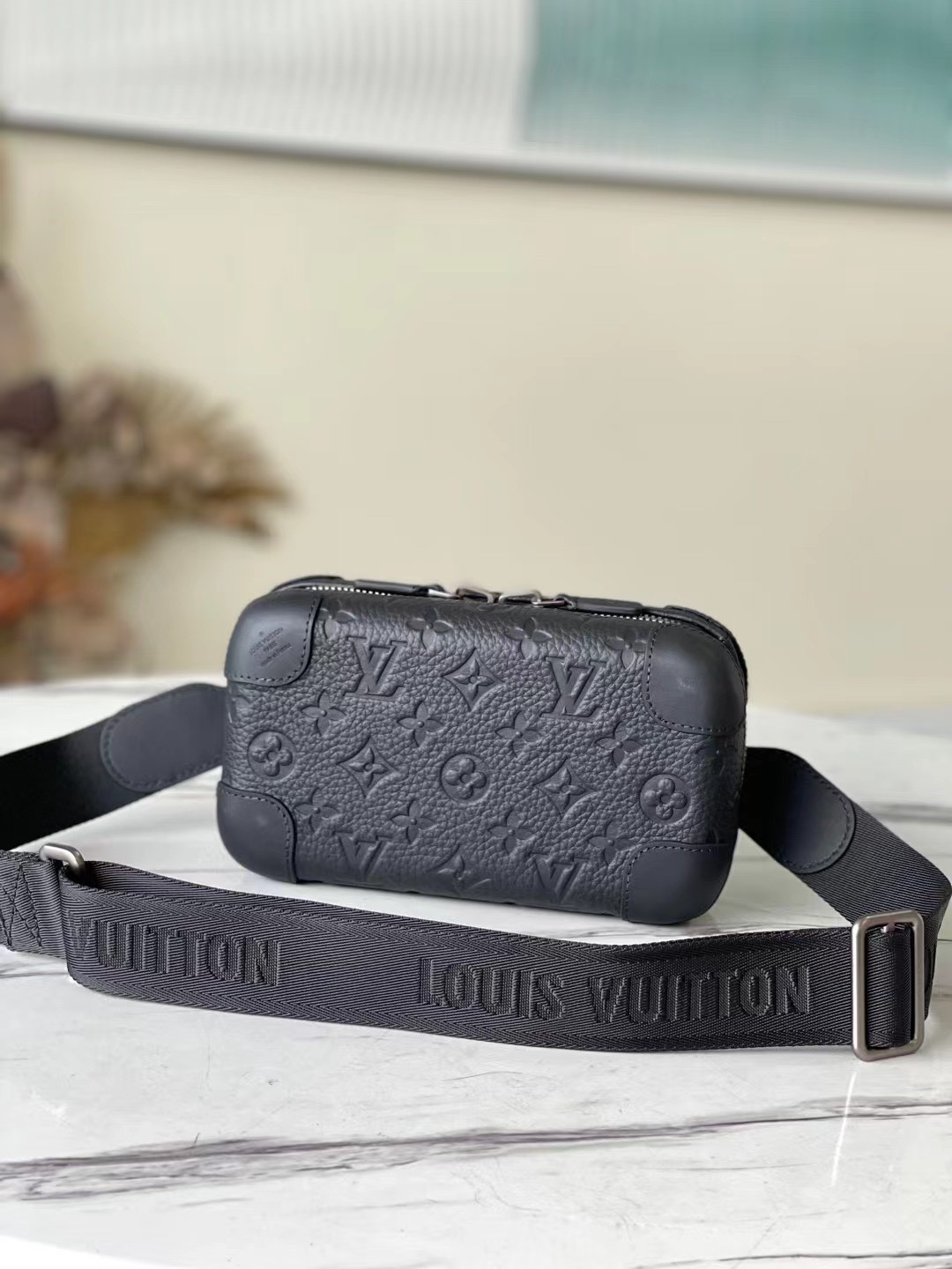 Louis Vuitton LV Horizon Clutch Handbags Clutches & Pouch Bags Taurillon Cowhide M20439