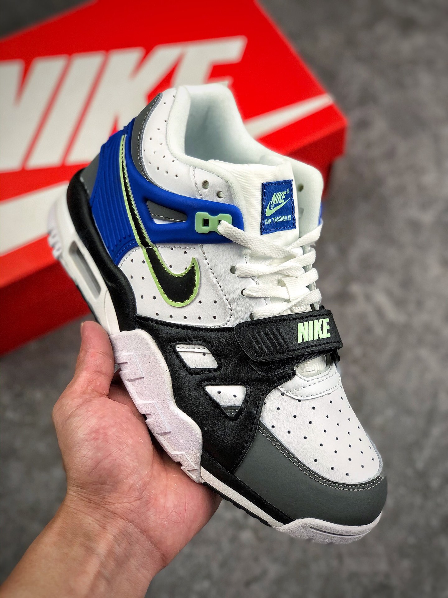 本地自取 支持放店
NIKE Air TRalner 3（GS）休闲小皮蓬皮面运动鞋 货号：CN9750 尺码：35.5 36 36.5 37.5 38 38.5 39 40