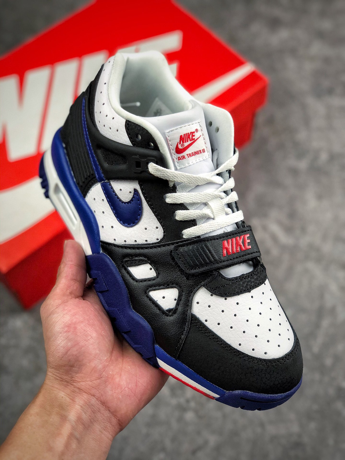 本地自取 支持放店
NIKE Air TRalner 3（GS）休闲小皮蓬皮面运动鞋 货号：CN9750 尺码：35.5 36 36.5 37.5 38 38.5 39 40