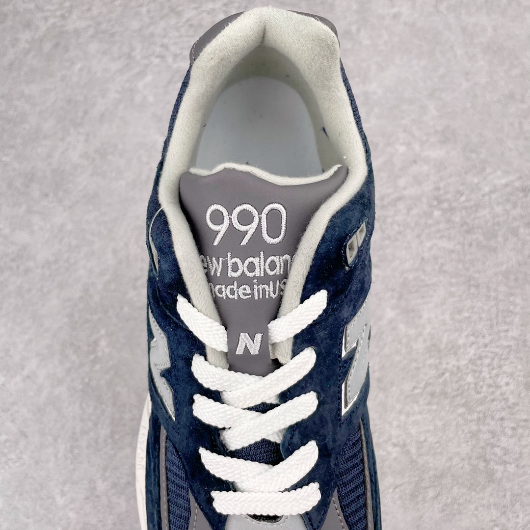 图片[5]-＃K版纯原福利 New Balance M990NV2 新百伦NB990V2 深蓝 第二代总统复古慢跑鞋 正确3M反光细节 原楦原纸版开发 正确6层组合底模精密开发 搭载全新碳素中底 后跟透明TPU水晶装饰条稳固 沿用了引以为傲的跑鞋手工技艺 采用猪皮绒面并包裹局部透气网面的鞋身设计 菱网鞋舌上刻有New Balance USA 鞋面依旧身着经典的大热之灰 彰显了其高端的品质身份 尺码：36 37 37.5 38 38.5 39 40 40.5 41.5 42 42.5 43 44 45-选品中心
