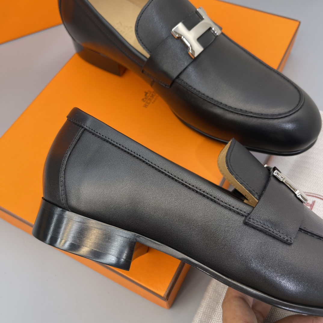 Hermes Men's Classic Leather Loafers with Iconic 'H' Buckle, Black 5 i1633596905 8471 3