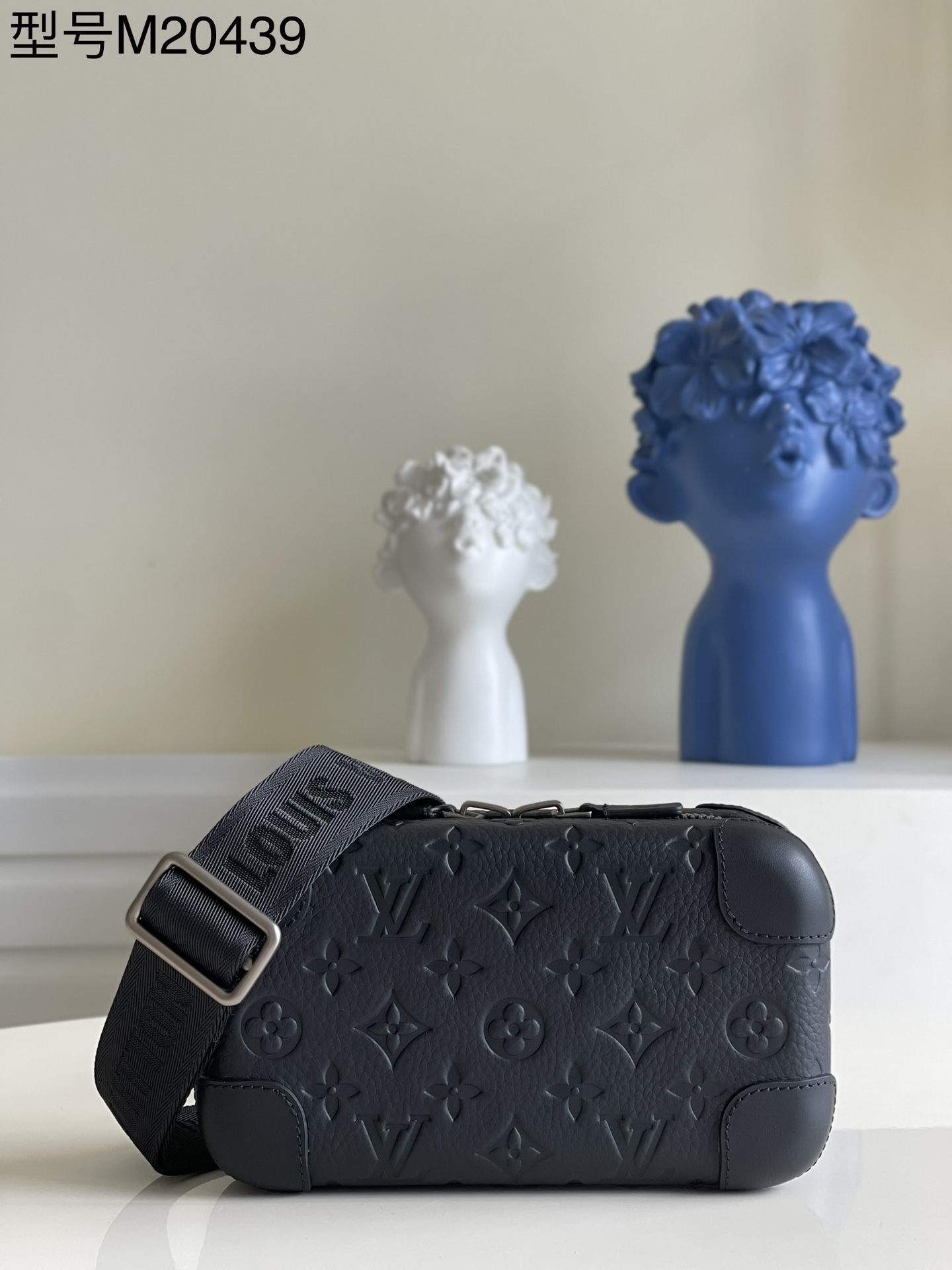 Louis Vuitton LV Horizon Clutch Buy Handbags Clutches & Pouch Bags Taurillon Cowhide M20439