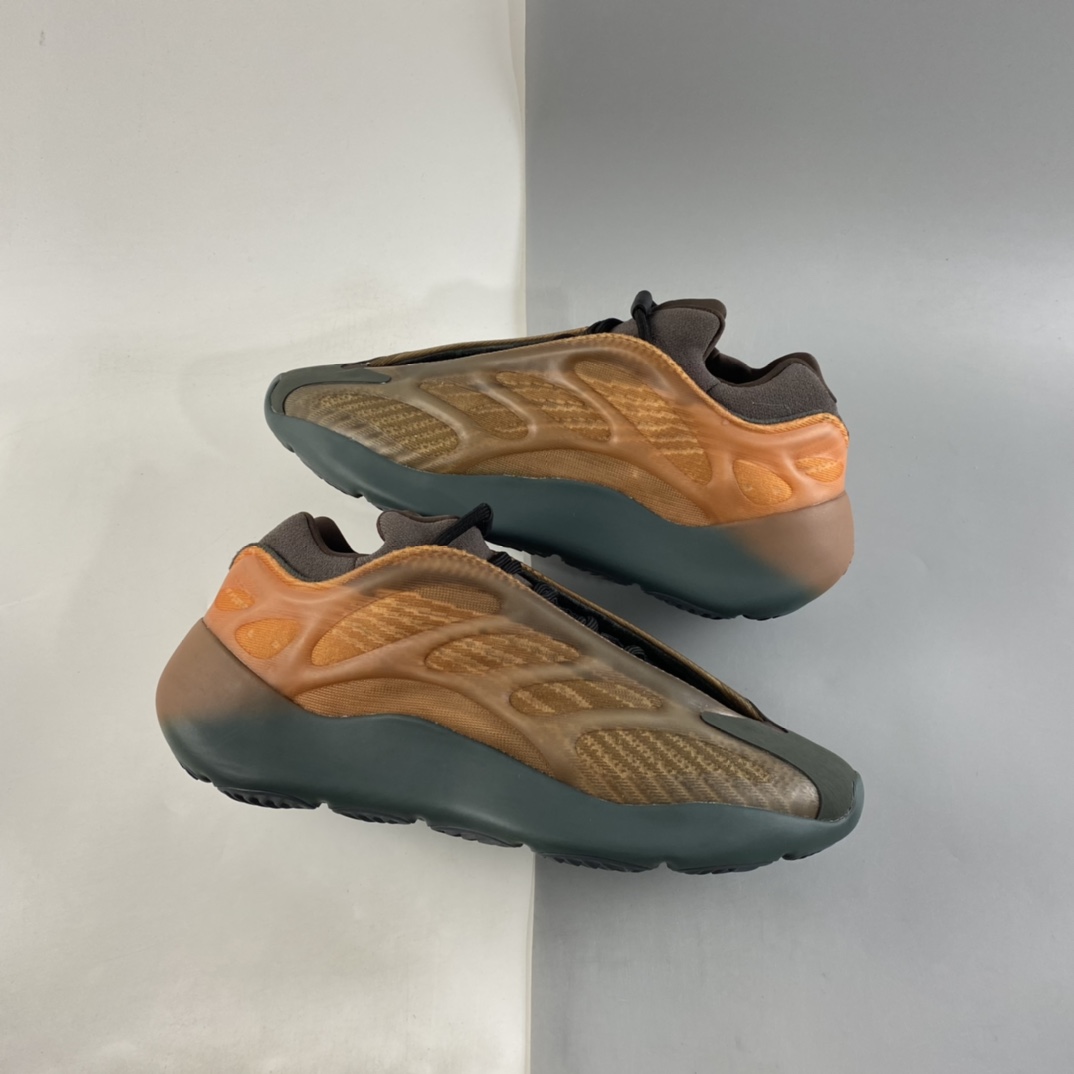 P320  AD Yeezy 700 V3椰子复古老爹鞋/异形 黑橙渐变 GY4109