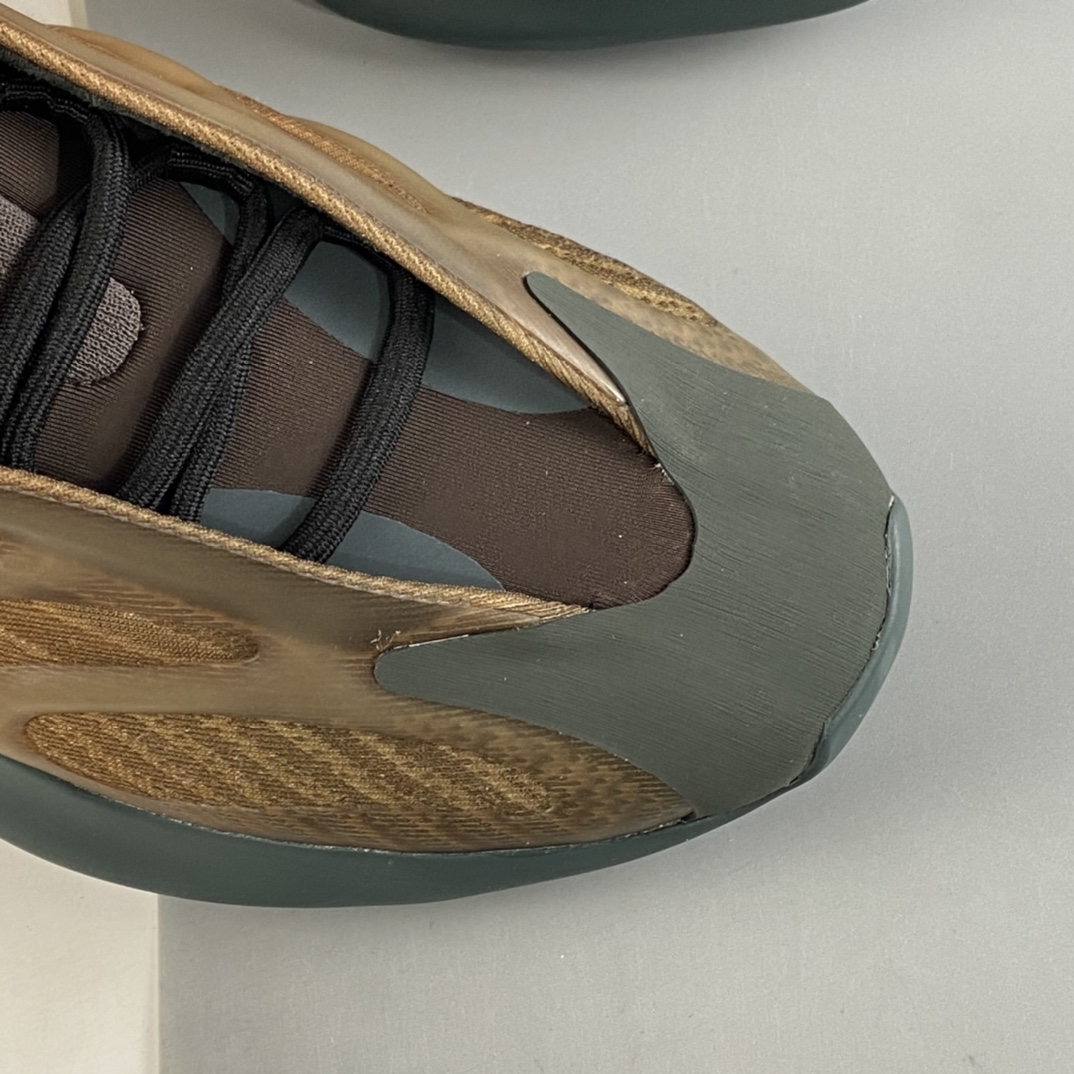 P320  AD Yeezy 700 V3椰子复古老爹鞋/异形 黑橙渐变 GY4109