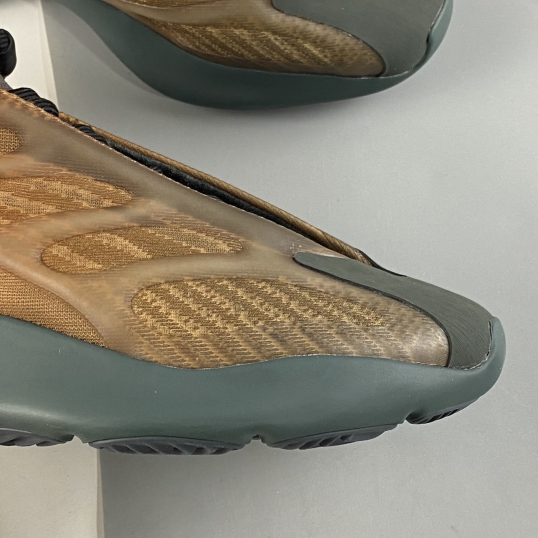 P320  AD Yeezy 700 V3椰子复古老爹鞋/异形 黑橙渐变 GY4109