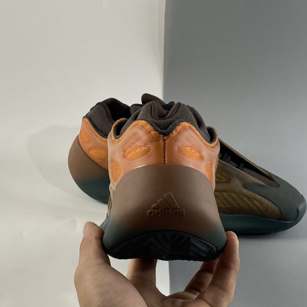 P320  AD Yeezy 700 V3椰子复古老爹鞋/异形 黑橙渐变 GY4109