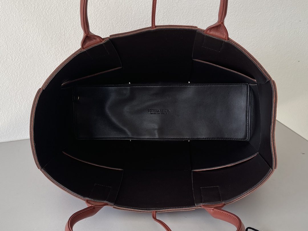 Intrecciotote皮料小羊皮颜色砖红/黑棕Size38*25*14