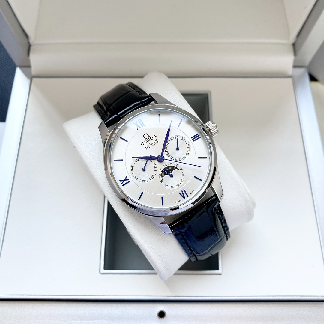 p470〖全网独家首发六针分离设计的蝶飞〗欧米茄-OMEGA‼️蝶飞系列,六针月相腕表登场🌹🌹🌹简约优雅尽显从容气度!1.腕表尺寸40X12毫米。剑形批华表针。2.表盘经典阿拉伯表盘,六点钟的月相功能日转一圈。3.【表带扣】采用复古仿鳄鱼表带柔软舒适搭配欧米经典浮雕针扣。4.【机芯】采用进口4813-2机械机芯🔥顶级出品精品不断🔥