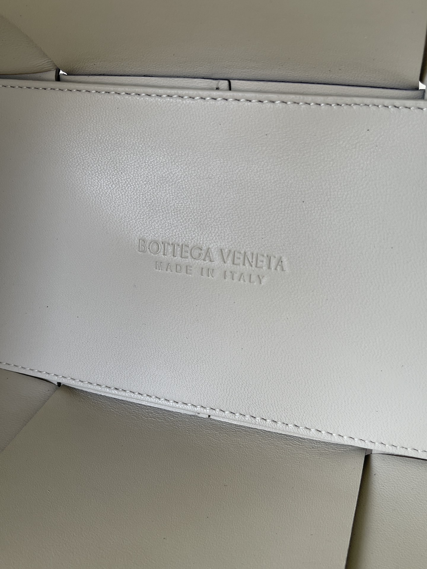 Intrecciotote皮料小羊皮颜色黑配白Size38*25*14
