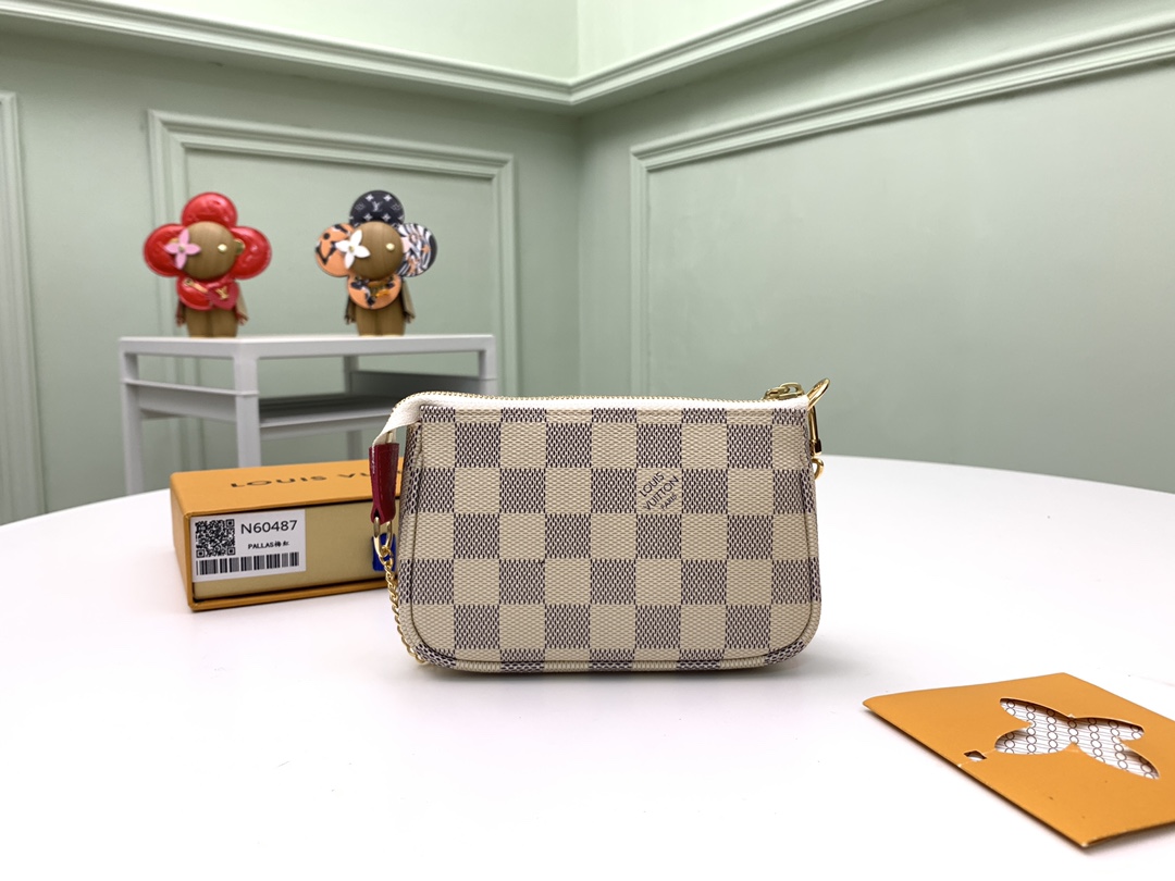 顶级原单】N60487👏👏此款 Mini Pochette Accessoires 手拿包描绘品牌吉祥物 Vivienne 畅游好莱坞大道,在 L 8