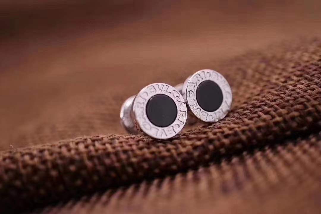 NO:359678,Bvlgari Sterling Silver Round Cake Black Agate Earrings The same style as Kris Wu, both men and women, can be worn!  Simple, delicate and not ostentatious, can be casual or elegant in all occasions!  Sterling silver, vacuum plating and color retention!  ,Bulgari stud earrings,bottega veneta,bvlgari,bvlgari,pure silver19860909Bvlgari 宝格丽 纯银圆饼黑玛瑙耳钉 吴亦凡同款、男女皆可佩戴！简单、秀气不张扬、可以随性也可以优雅各种场合都可以轻松驾驭！纯银,真空电镀保色！,宝格丽耳钉,bottega veneta,bvlgari,bvlgari,pure silver,Jewelry