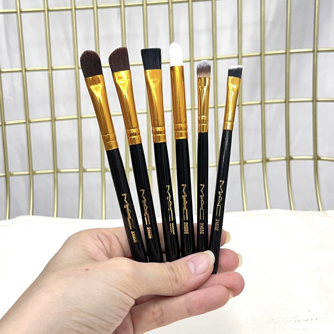 MAC 9-Piece Makeup Brush Set with Leather Case & Mirror - Professional Quality 6 i1633682955 3842 5