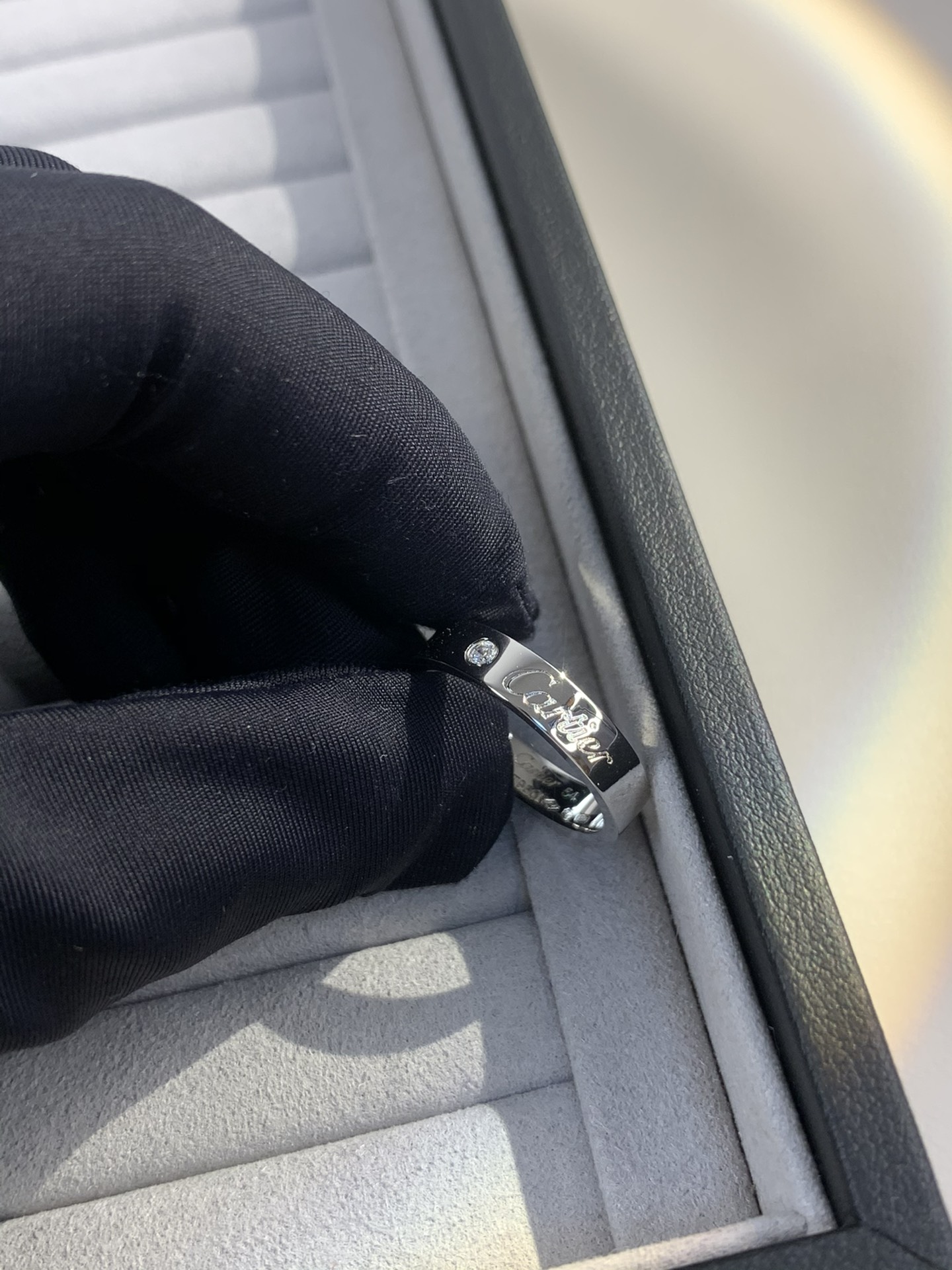 
4mm秀刻单钻字母戒指（尺寸56789号）
完美CNC精雕机工艺，市面上别家倒模的比较low的，字印都
