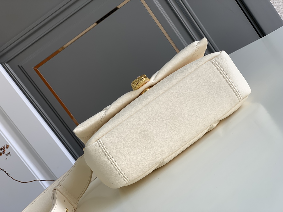 BVLGARI宝格丽“SERPENTI CABOCHON”系列小牛皮肩背包291088