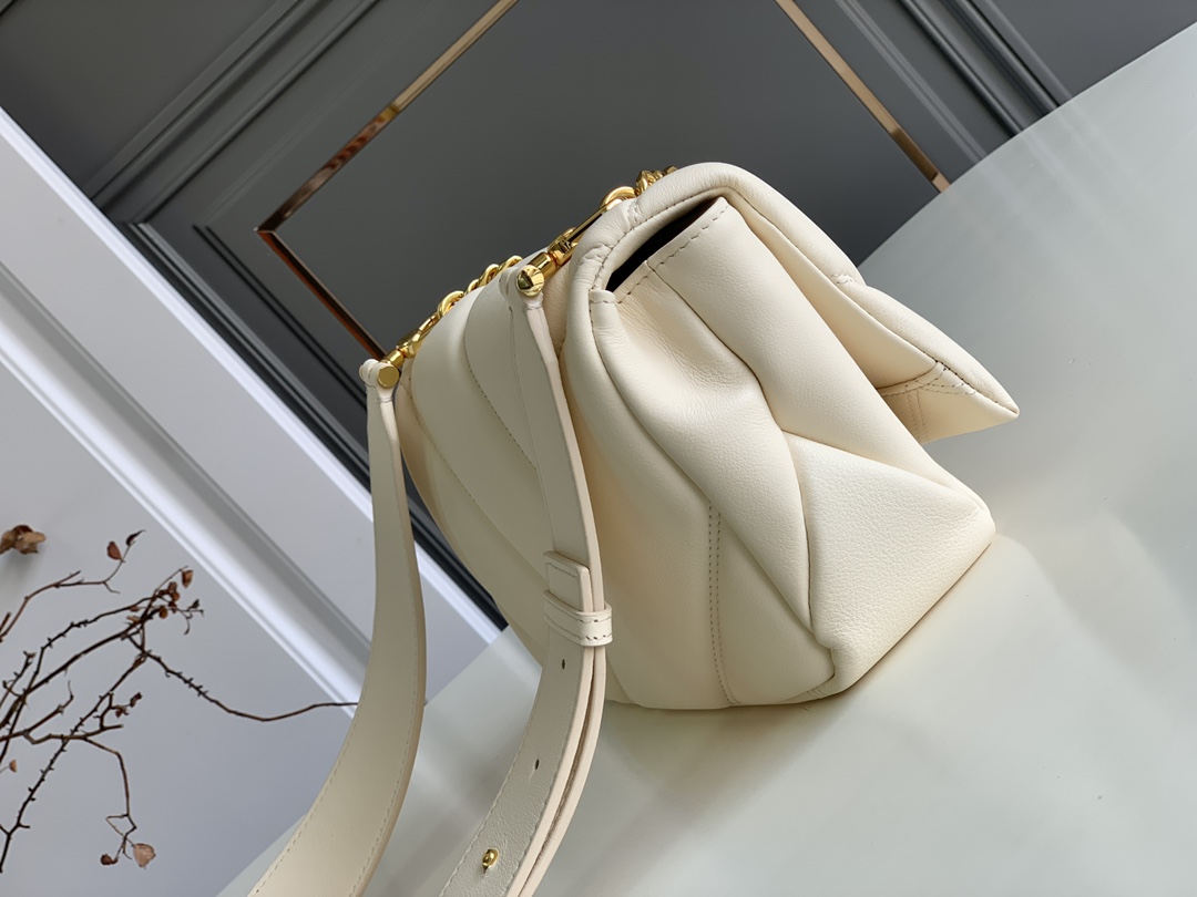 BVLGARI宝格丽“SERPENTI CABOCHON”系列小牛皮肩背包291088