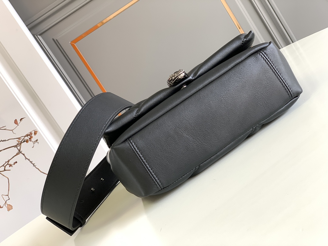 BVLGARI宝格丽“SERPENTI CABOCHON”系列小牛皮肩背包291088