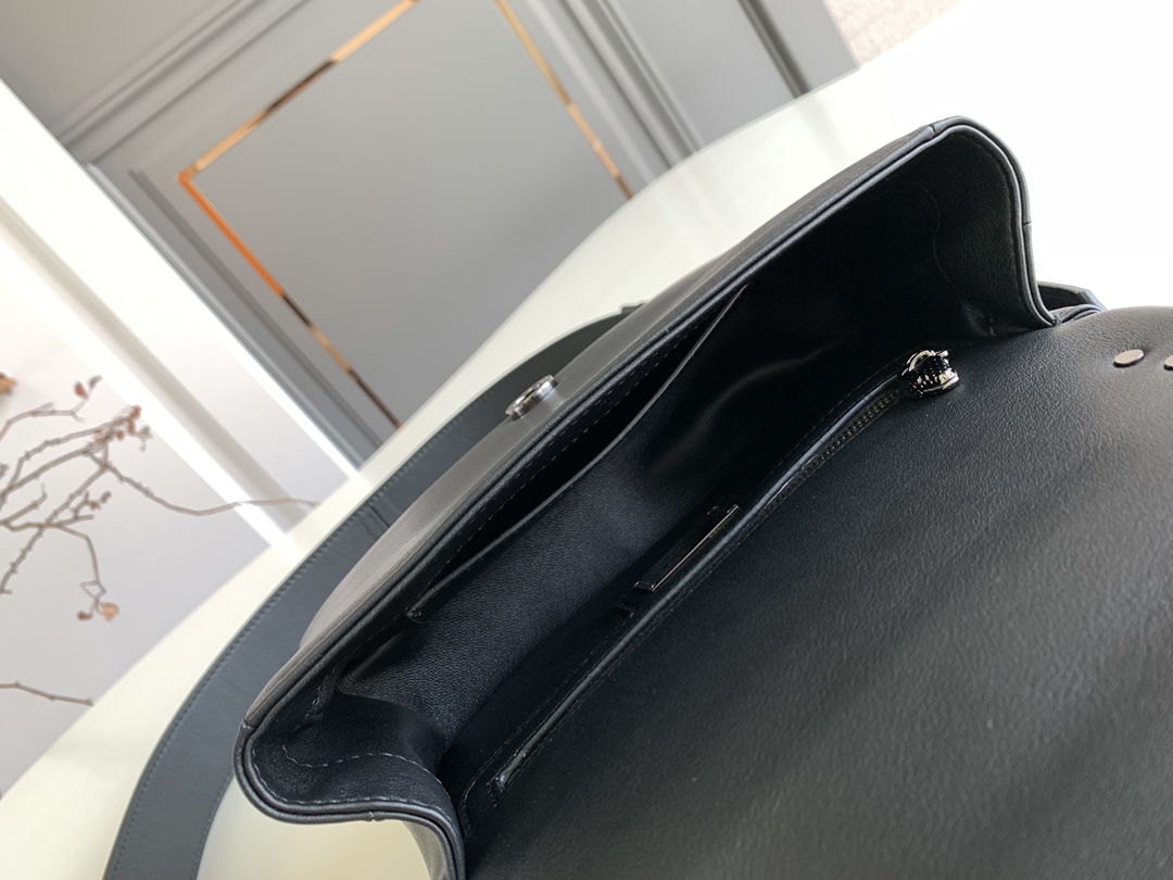 BVLGARI宝格丽“SERPENTI CABOCHON”系列小牛皮肩背包291088