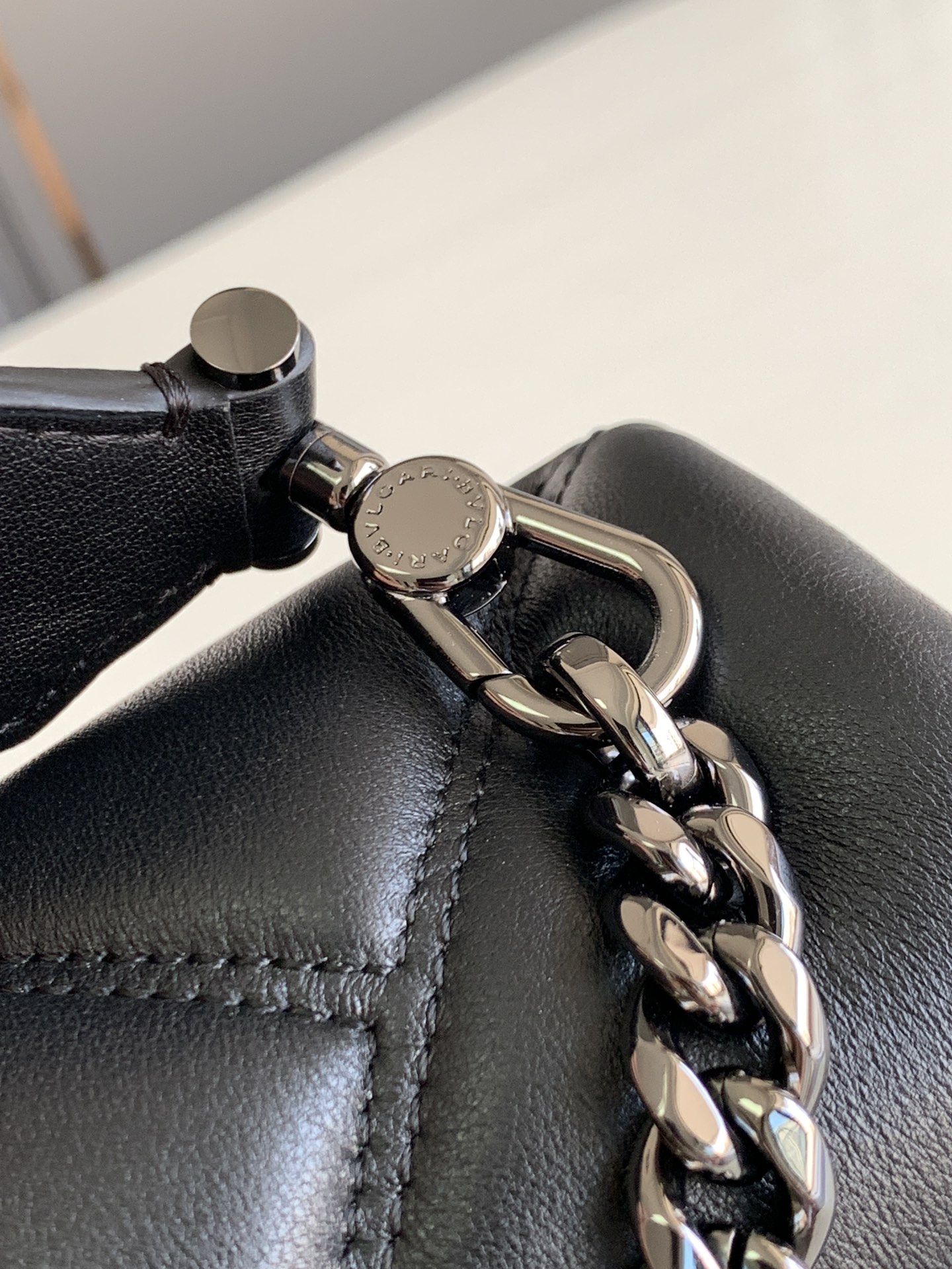 BVLGARI宝格丽“SERPENTI CABOCHON”系列小牛皮肩背包291088