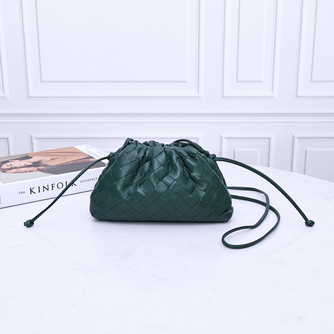 Bottega Veneta The Pouch Cloud Bag Large Intrecciato Rain Tree Green