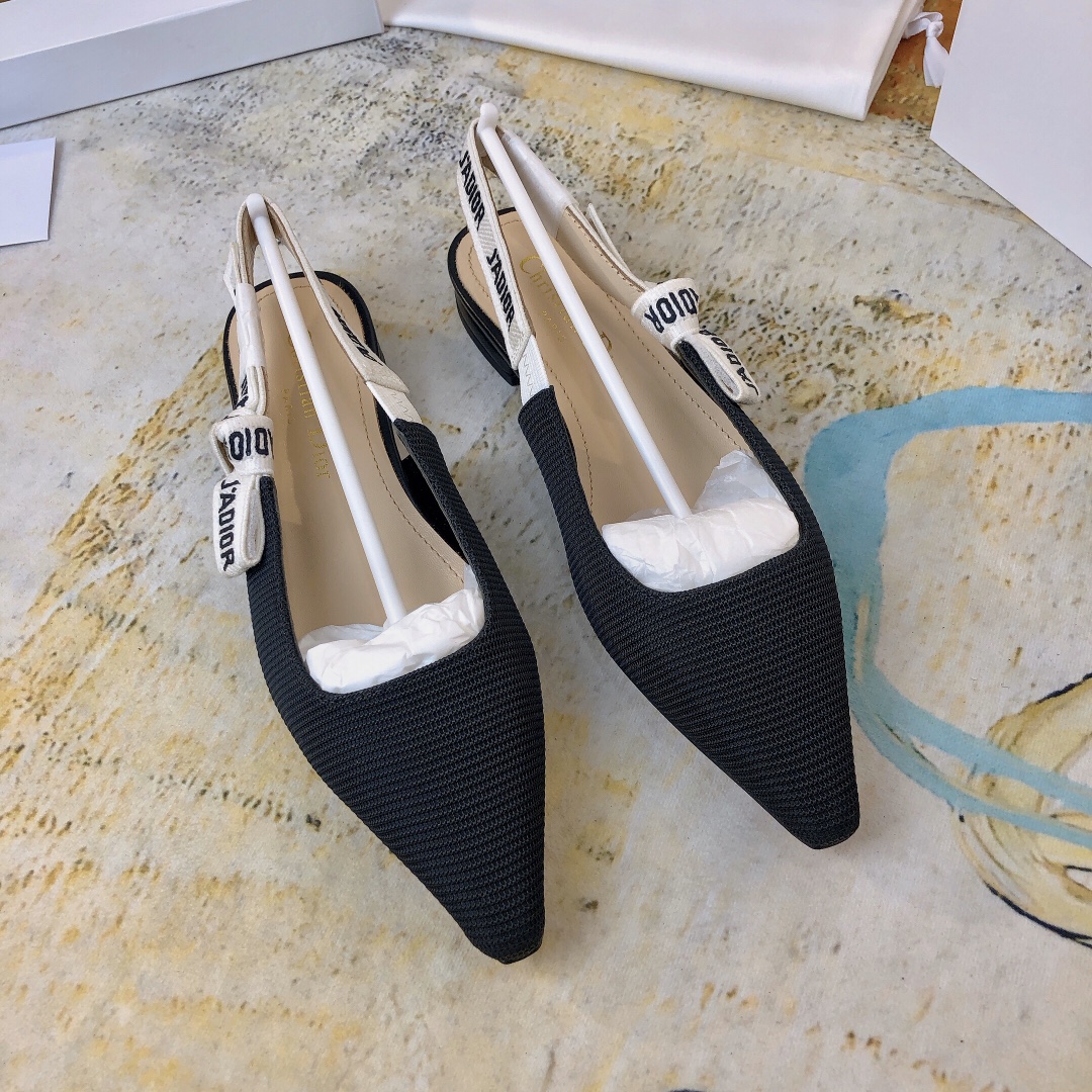 NO:246887,: Brand Dior J'ADIOR Ss Spring and Summer Series Mesh Bow Sandals. HK Yuan original purchase and development. The latest catwalk style on the official website is a lot of celebrities and celebrities. This summer, I finally have a pair of shoes that can be used on important occasions. The fresh style and a little noble feeling give you the perfect original quality. No matter the material of various accessories, it is exclusively customized, striving to achieve zero distance from the genuine product. Upper: Special technology material electric embroidered letters. Inner footbed: original imported sheepskin. Sole: original imported Italian inlaid with five-pointed star leather sole. After multiple processes, it is made with incomparable exquisite craftsmanship. (Original packaging for top counters) Size: 34-41 (34.41 customized without return) Heel height: [flat sole. Medium heel 6.5cm.  High heels 9.5cm】, sandals, dior, sandals, sheepskin, Leather soles19860909: 品 牌Dior J'ADIOR Ss春夏系列网纱蝴蝶结凉鞋 . HK元原版购入开发.官网最新走秀款超多明星网红上脚.这个夏天终于有了一双能在重要场合上用得上的鞋子了,小清新风带点贵气的感觉,给您呈现完美的原单货品质,无论各种配件材质,都是独家一比一定制,力求做到和正品零距离 鞋面:科技特殊材质电绣字母 内里垫脚:原版进口羊皮 鞋底:意大利进口原版镶五角星真皮大底 经过多重工序 用无可比拟的精湛工艺制作完成 . (顶级专柜原版包装) 码数:34-41(34.41订做不退换) 跟高:【平底 . 中跟6.5cm . 高跟9.5cm】,凉鞋,dior,sandals,sheepskin,Leather soles,Women's Shoes