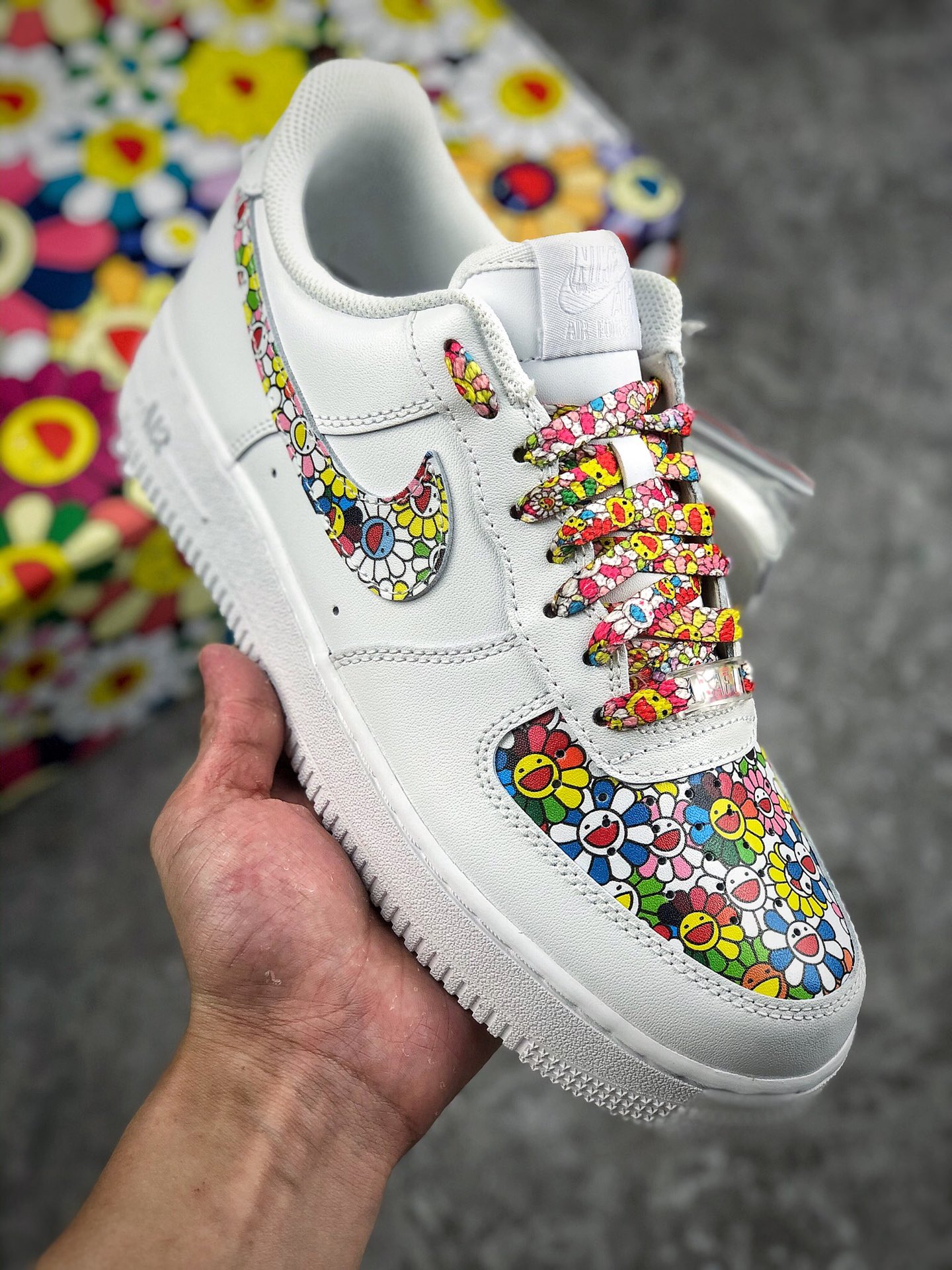 本地自取 终端放店
 Takashi Murakami x Nk Air Forece 1’07 Low 村上隆联名款空军一号低帮休闲板鞋 CW2288-111
#原楦头原纸板 打造纯正空军版型 全掌内置蜂窝气垫
尺码：36 36.5 37.5 38 38.5 39 40 40.5 41 42 42.5 43 44 44.5 45