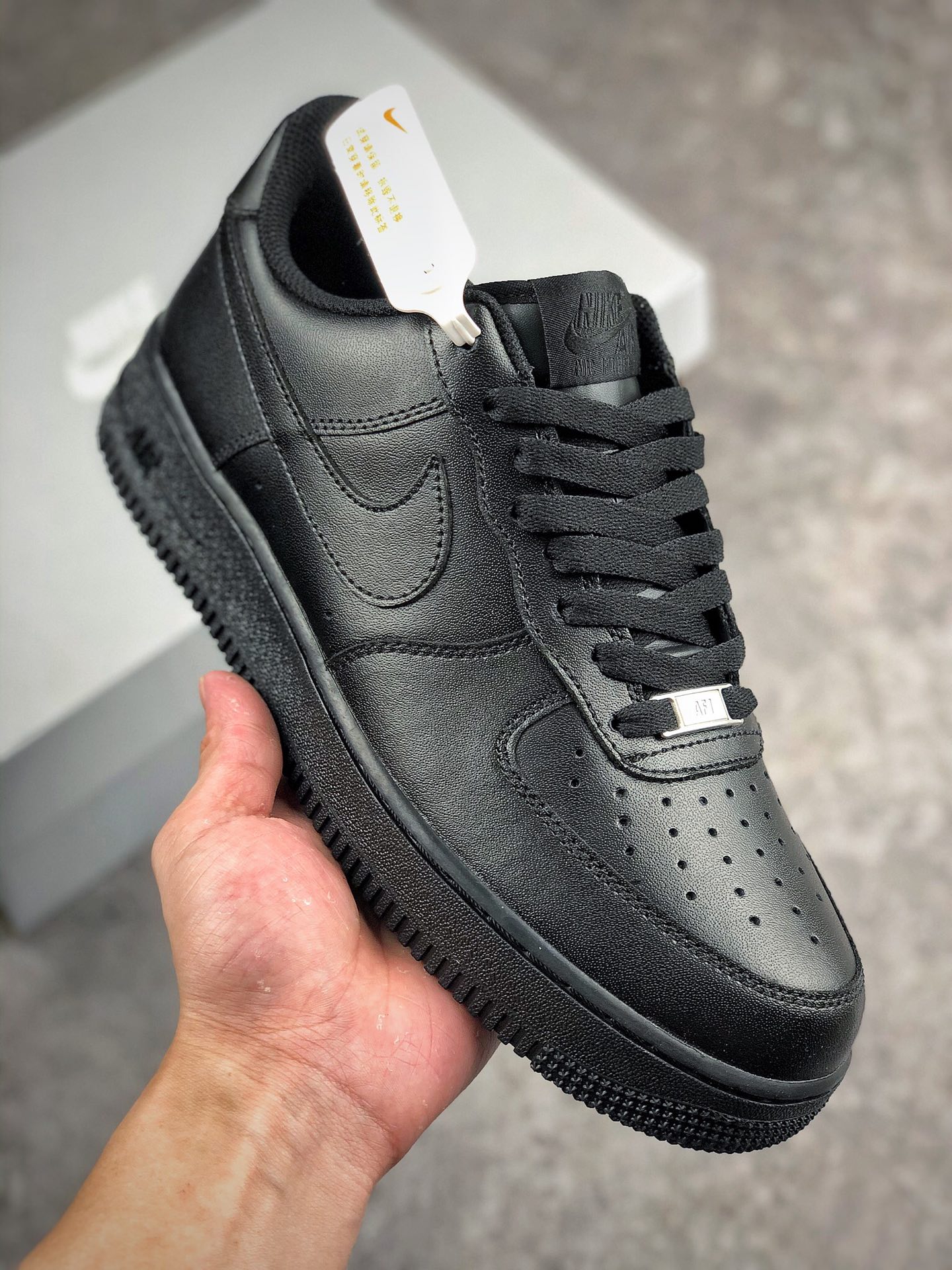 本地自取 支持放店
Nike Air Force 1 Low 全黑
空军一号低帮休闲板鞋 
原厂皮料 原楦原纸板 纯正版型 高清洁度 内置全掌气垫
货号：DA8571-100
Size：36 36.5 37.5 38 38.5 39 40 40.5 41 42 42.5 43 44 44.5 45