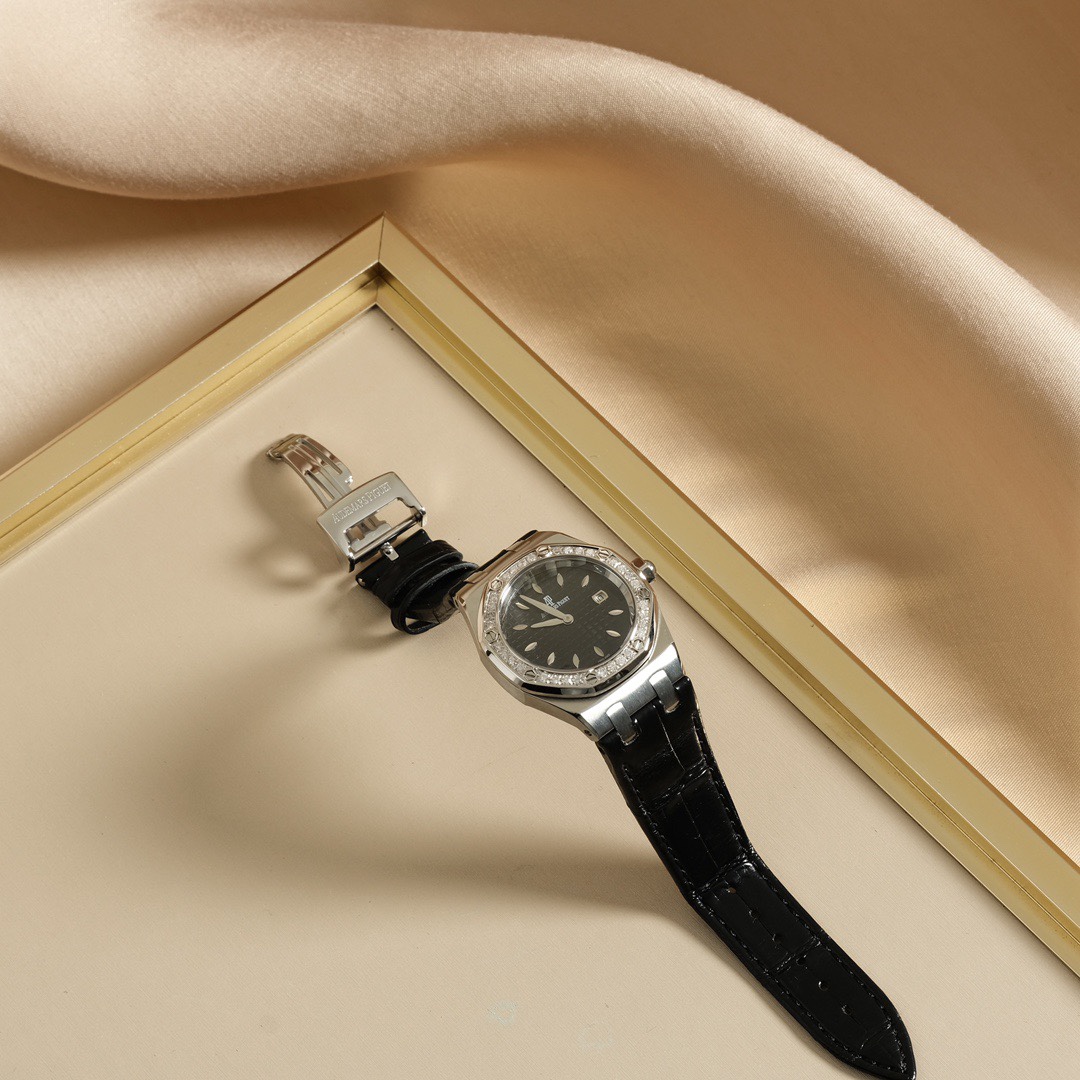 Luxury Royal Oak Stone Wristwatch: Elegant Design with Diamond Accents. - 图片 5