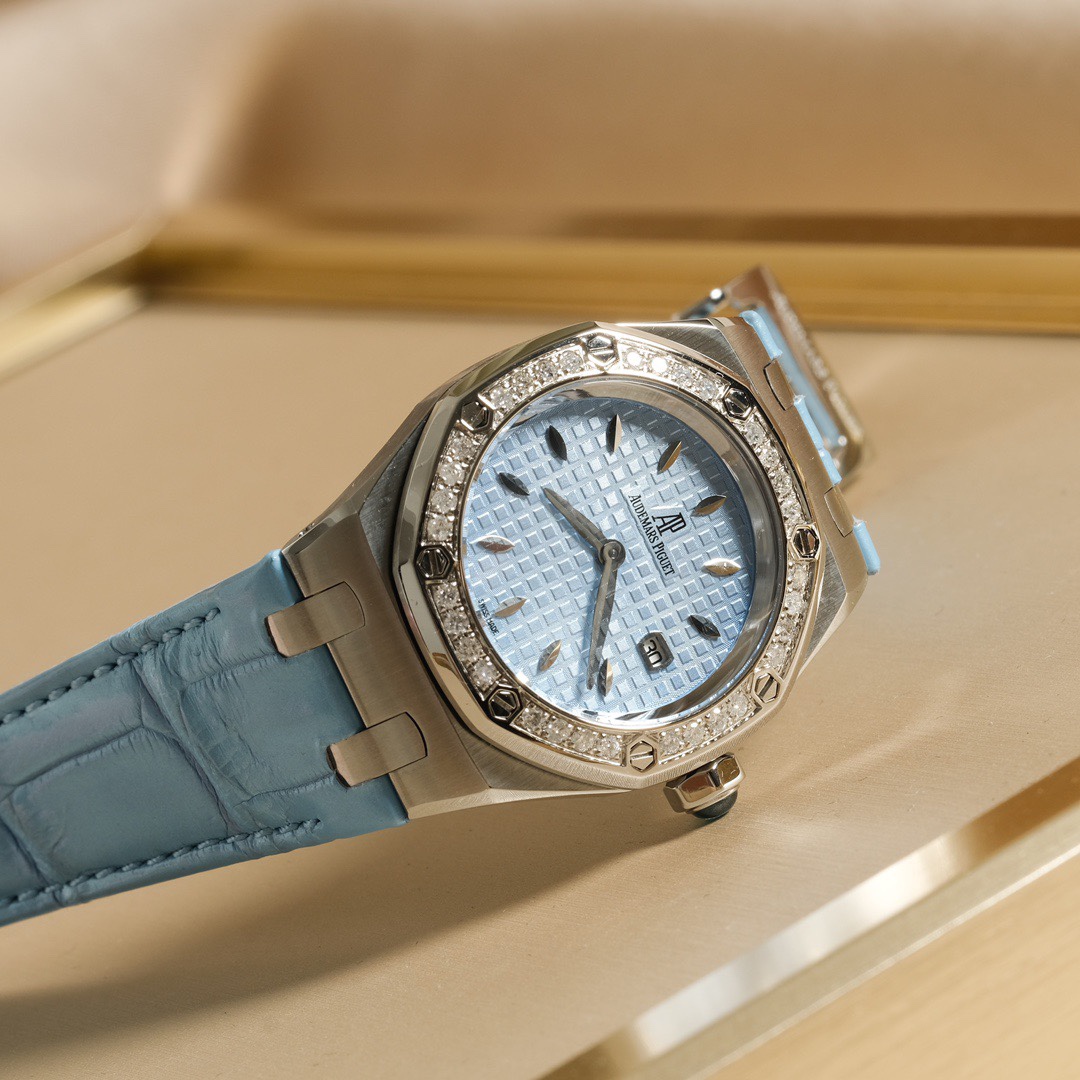 Luxury Royal Oak Stone Wristwatch: Elegant Design with Diamond Accents. - 图片 7
