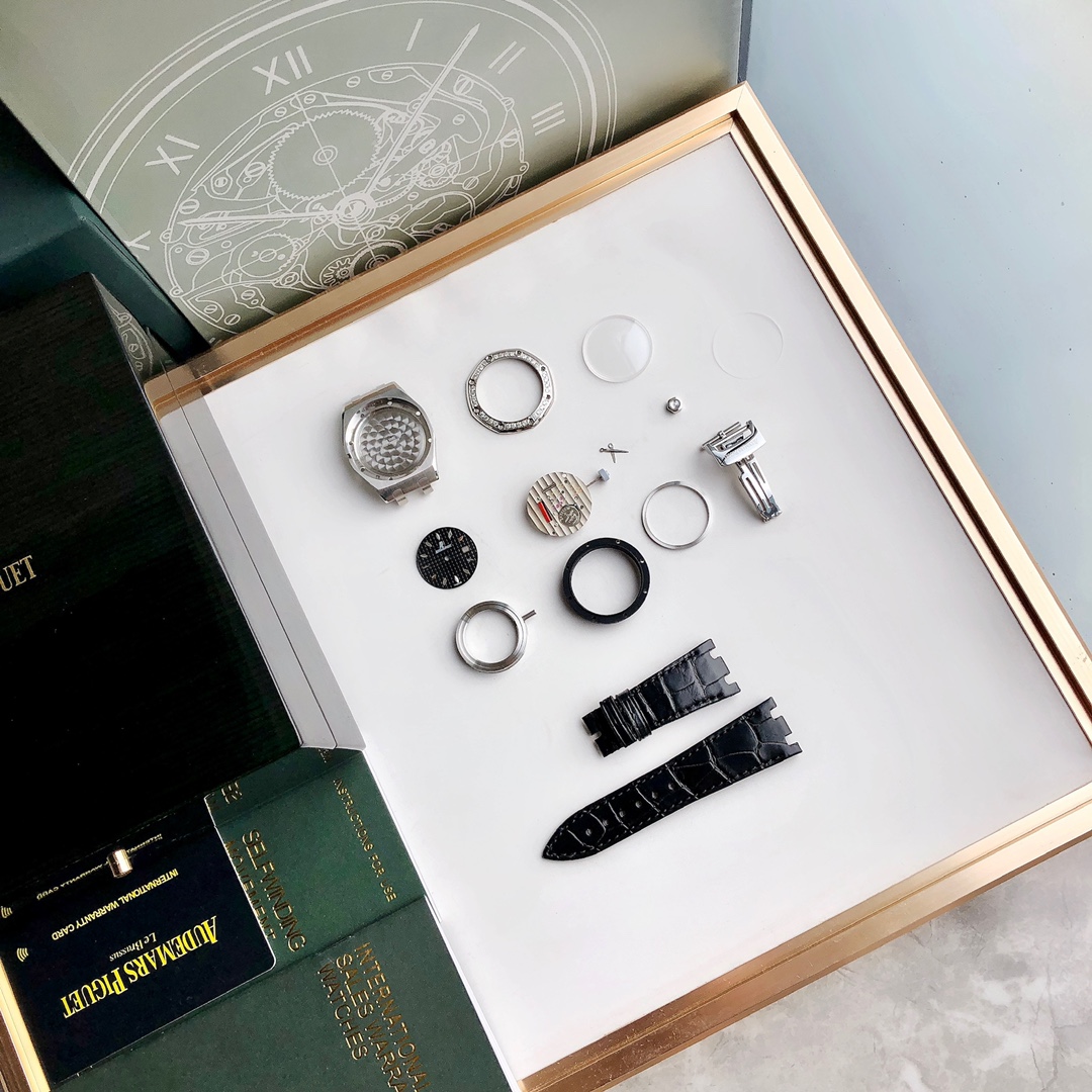 NO:390913,Details of the master with many years of experience,19860909多年经验的师傅细节拆解,,Watch