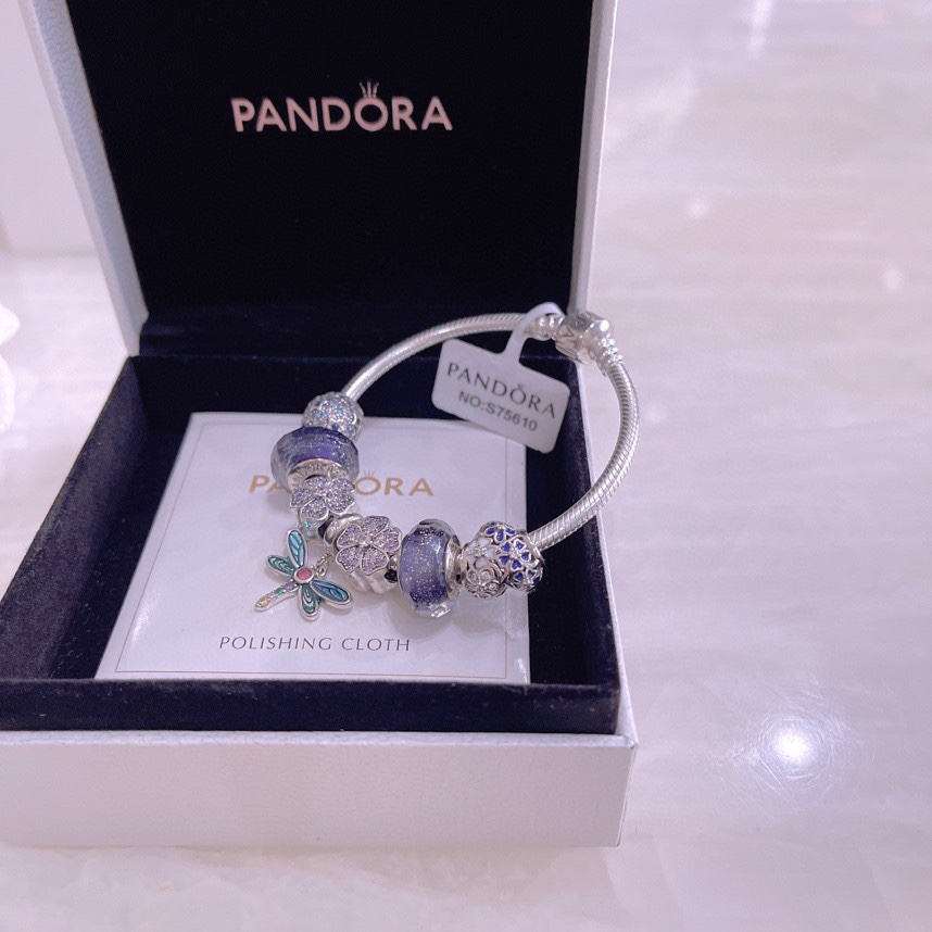 🉐️💰175🎉🎉🎉🎉PANDORA💋【潘多拉 】
925纯银手链，17厘米-21厘米
🎊配送专柜包装盒
一件代发！🌹🌹🌹