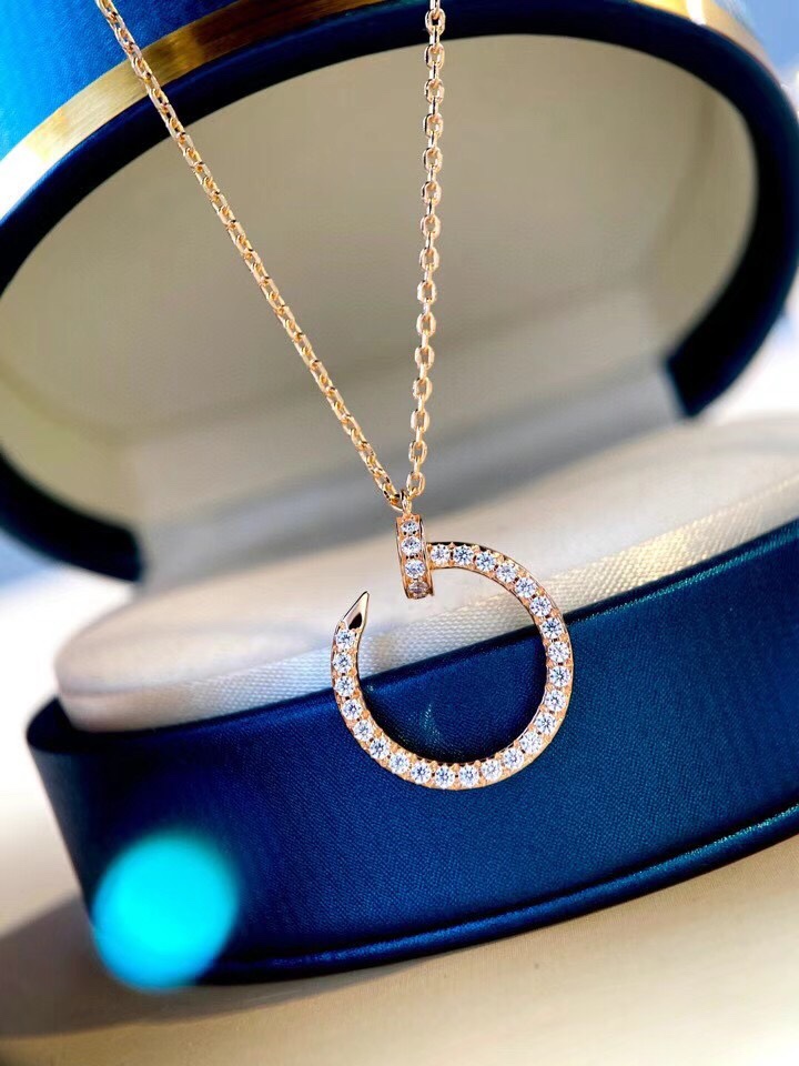 NO:687976,Kajia's Seiko Silver Edition Nail Necklace is a star model, worn by many internet celebrities!  Fashionable and unique, the nail shape is full of personality. There must be a reason for the red!  Fashionable and unique, the nail shape is full of personality, which means defining yourself and expressing free will~ Inlaid with eight hearts and eight arrows high-carbon diamonds, look at the inlay position!  Exquisite and shiny, the back is carefully polished, and can be worn on both sides!  , jewelry boutique, necklace19860909卡家精工银版钉子项链明星款,超多网红佩戴的款！时尚别致,钉子造型个性十足.红一定有它的理由！时尚别致,钉子造型个性十足,寓意定义自己,表达自由意志哦~镶嵌八心八箭高碳钻,看镶嵌位！精致闪耀,背面抛光细致,双面可以佩戴哦！,饰品精品,necklace,Jewelry