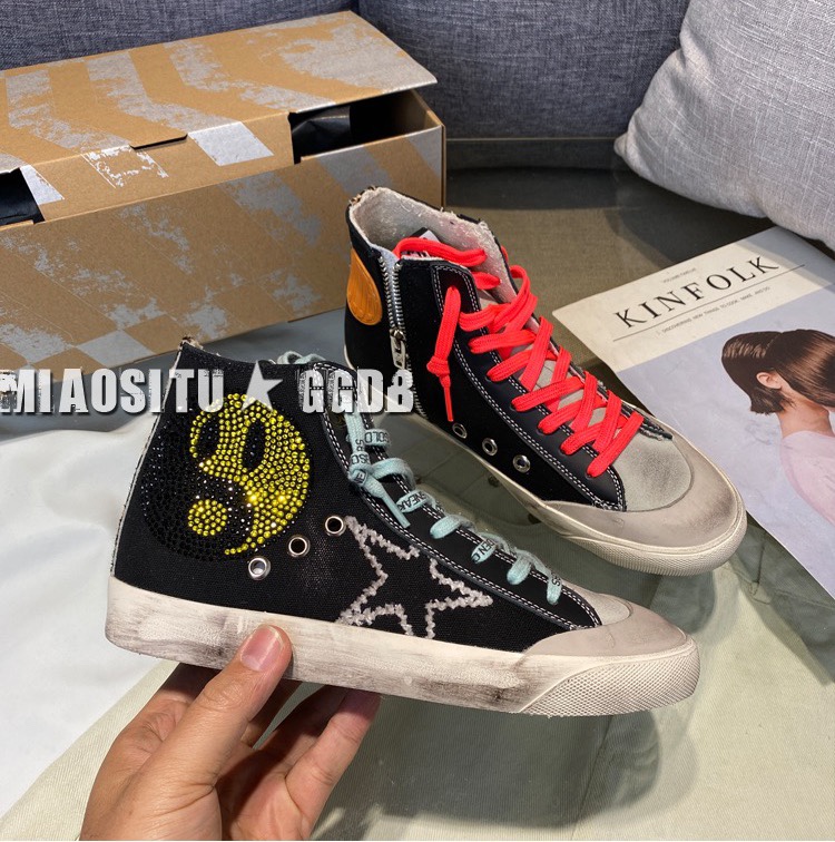 NO:172420,(Long-term goods, order inquiry) Smiling high-top couple model Niuli high-version. Low-end Don't disturb GGDB small dirty shoes high-top series official website synchronizes the new model Golden Gse Deluxe Brand SUPER$TAR N pair of genuine disassembly version# The best market is not acceptable to compare # 2025 new couple shoe short boots are more popular than white shoes, breaking the traditional aesthetic, small dirty shoes have done it!  Celebrity private server demonstration is so versatile!  No need to worry about washing shoes anymore!  The original custom cowhide (the essence of old making) is customized towel material   Italian cowhide, exclusive mold latex pad, 2cm high-rise insole can be taken out, hand polished by old craftsmen, even the soles are unruly dirty, with a combination of edges and a high-standard shipment!  Women 35-40 Men's size 40-45 (men's size is 10 expensive for custom-made, casual shoes/sports shoes, boots, sneakers, cowhide19860909（长期做货,订单询价） 笑脸高帮情侣款牛里高版本.低端勿扰 GGDB小脏鞋高帮系列官网同步新款 Golden Gse Deluxe Brand SUPER$TAR N双正品拆解打版# 市场最优不服来比 # 2025新款情侣鞋短靴火红程度比小白鞋还要早,打破传统审美,小脏鞋做到了！明星私服上脚示范 就是这么百搭 ！再也不用担心洗鞋的问题啦！ 鞋面原版定制牛皮（做旧精髓所在）内里定制毛巾料 意大利牛皮,独家开模乳胶垫 2cm内增高鞋垫可以拿出来哦 老工匠手工打磨,就连鞋底也是不羁的脏,包边组合大底,高标准出货！ 女 35-40 男码40-45（男码定做贵10.）,休闲鞋/运动鞋,boots,sneakers,cowhide,Women's Shoes